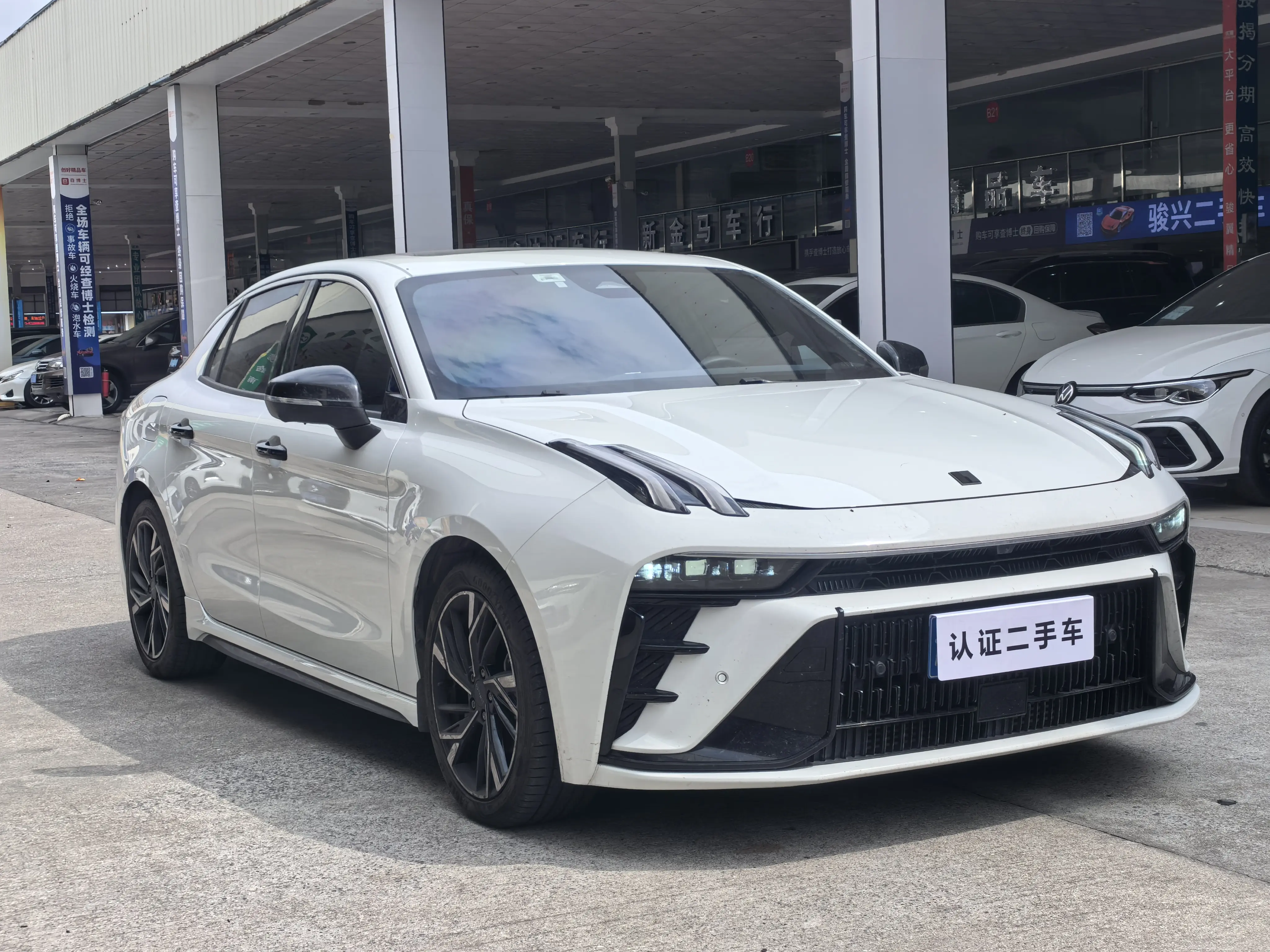 Lynk & Co 03