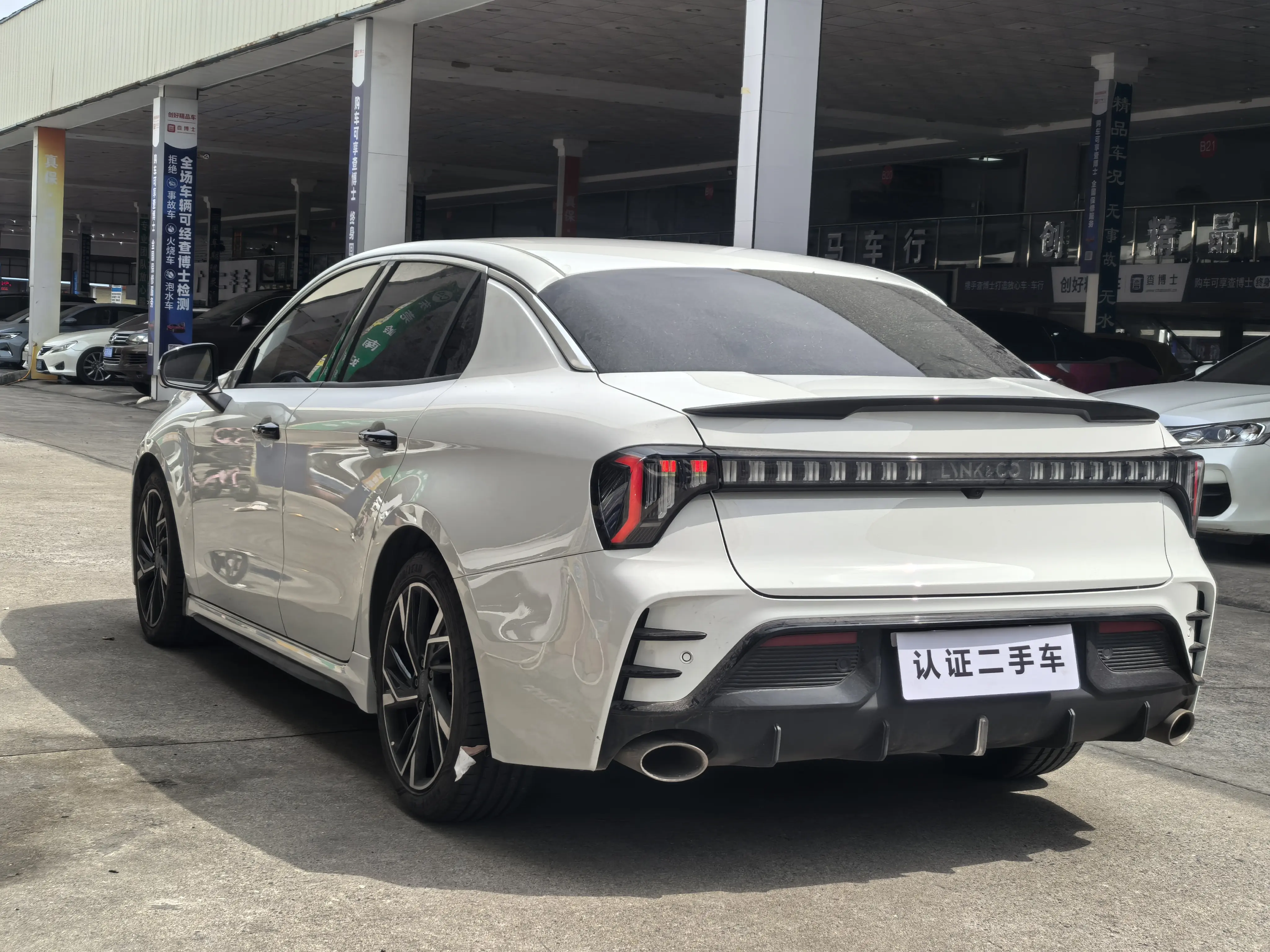 Lynk & Co 03