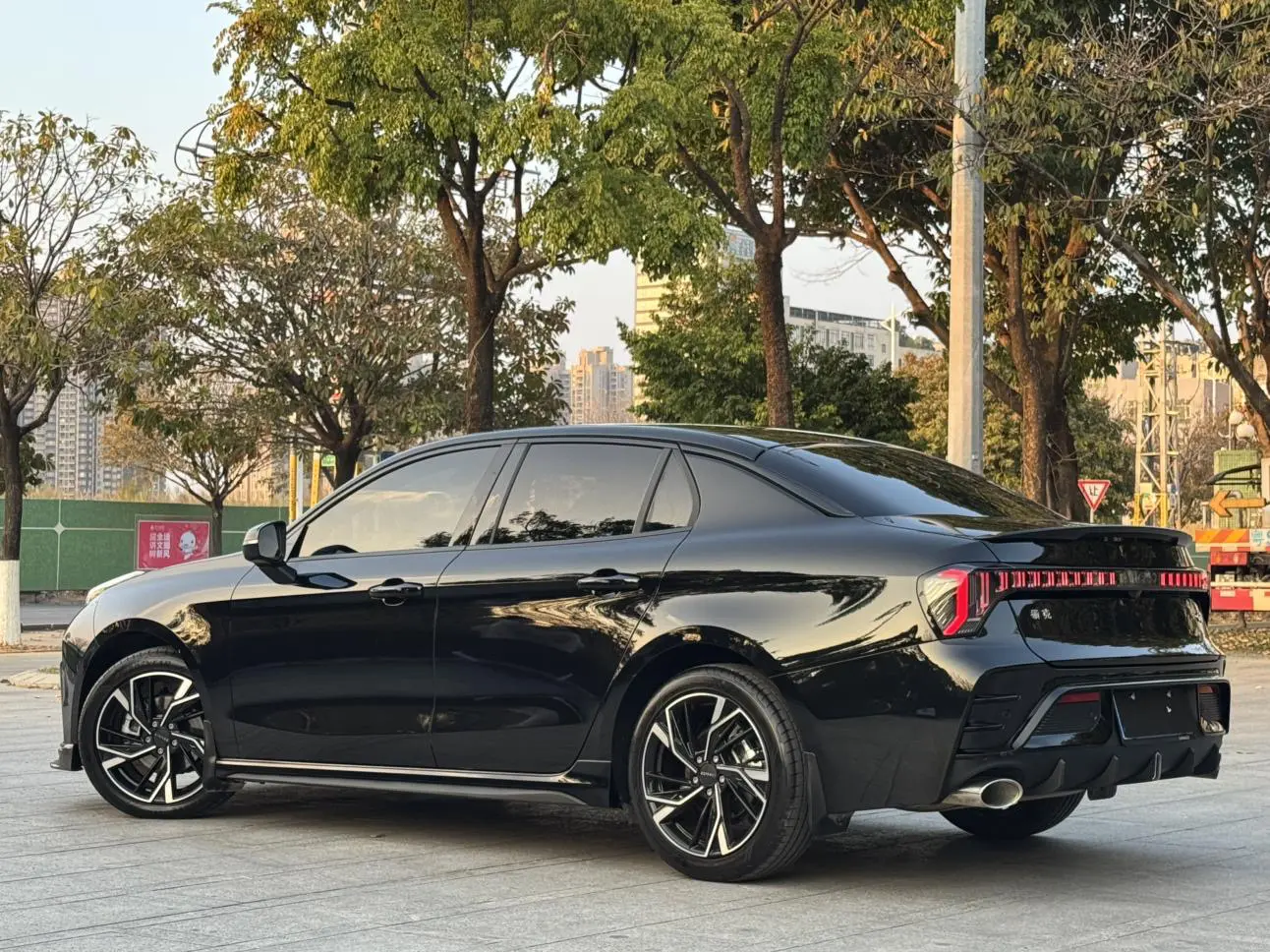 Lynk & Co 03