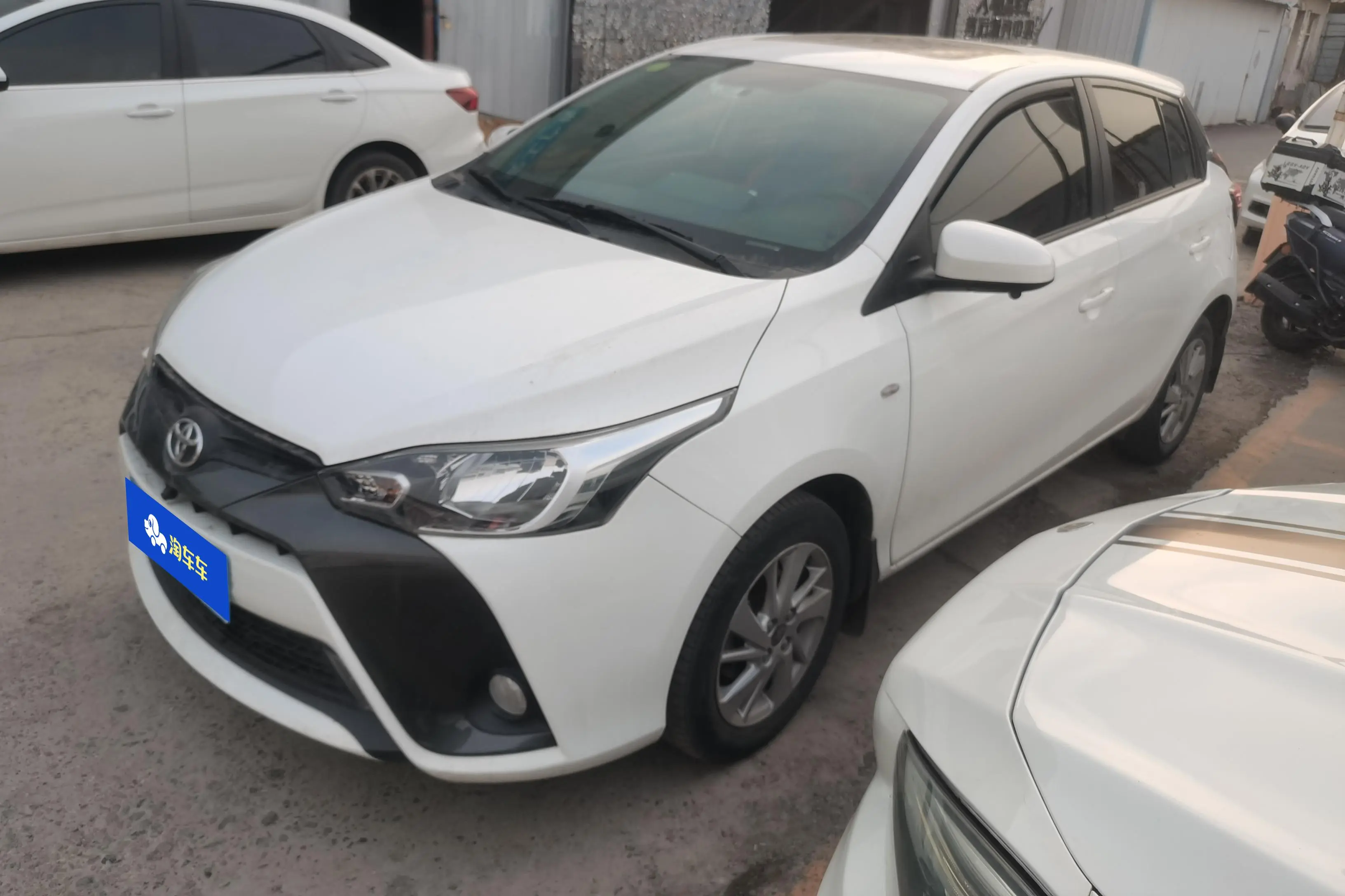 Toyota Yaris L  из Китая