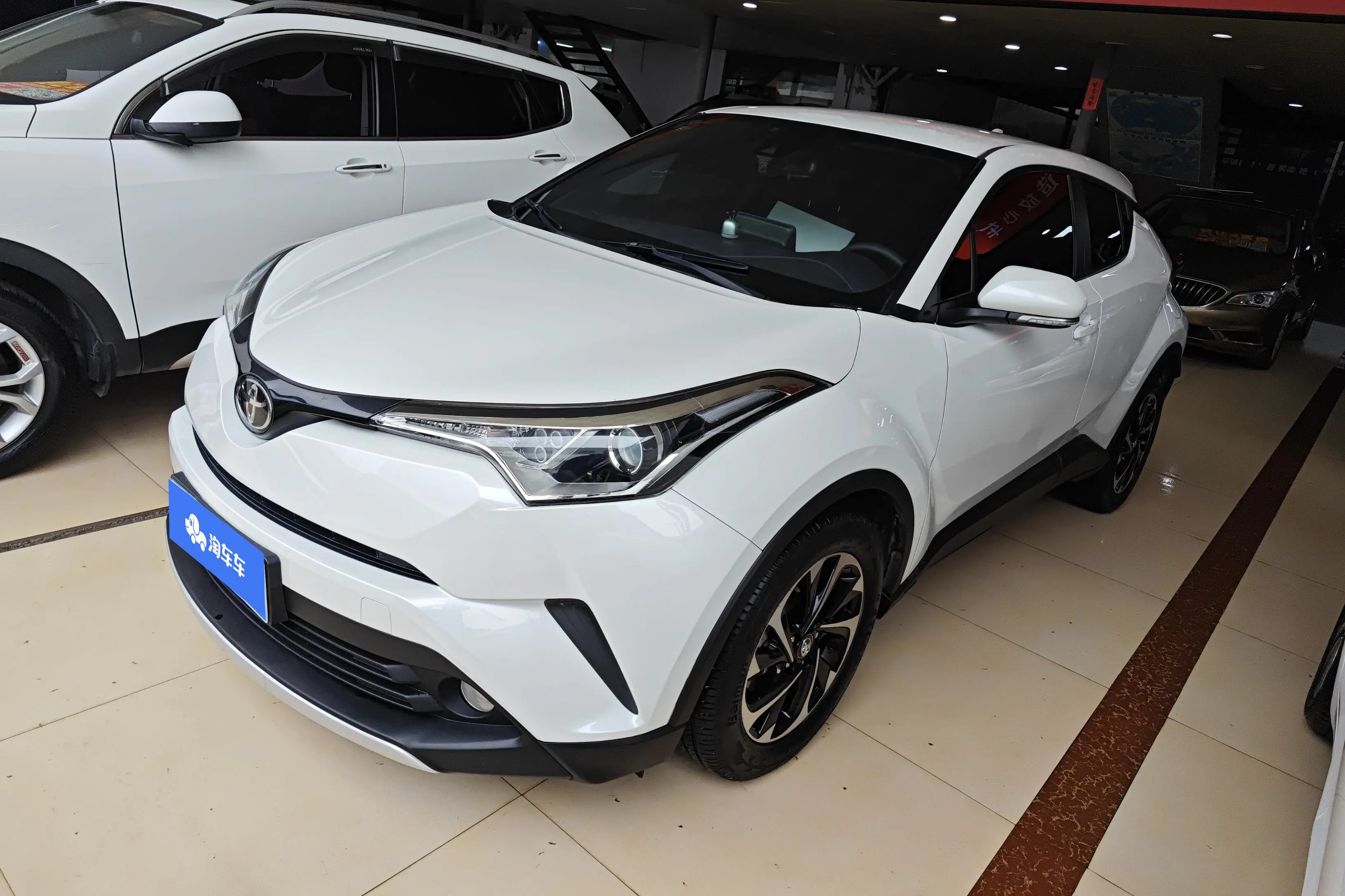 Toyota C-HR Hybrid (Yize IZOA)  из Китая