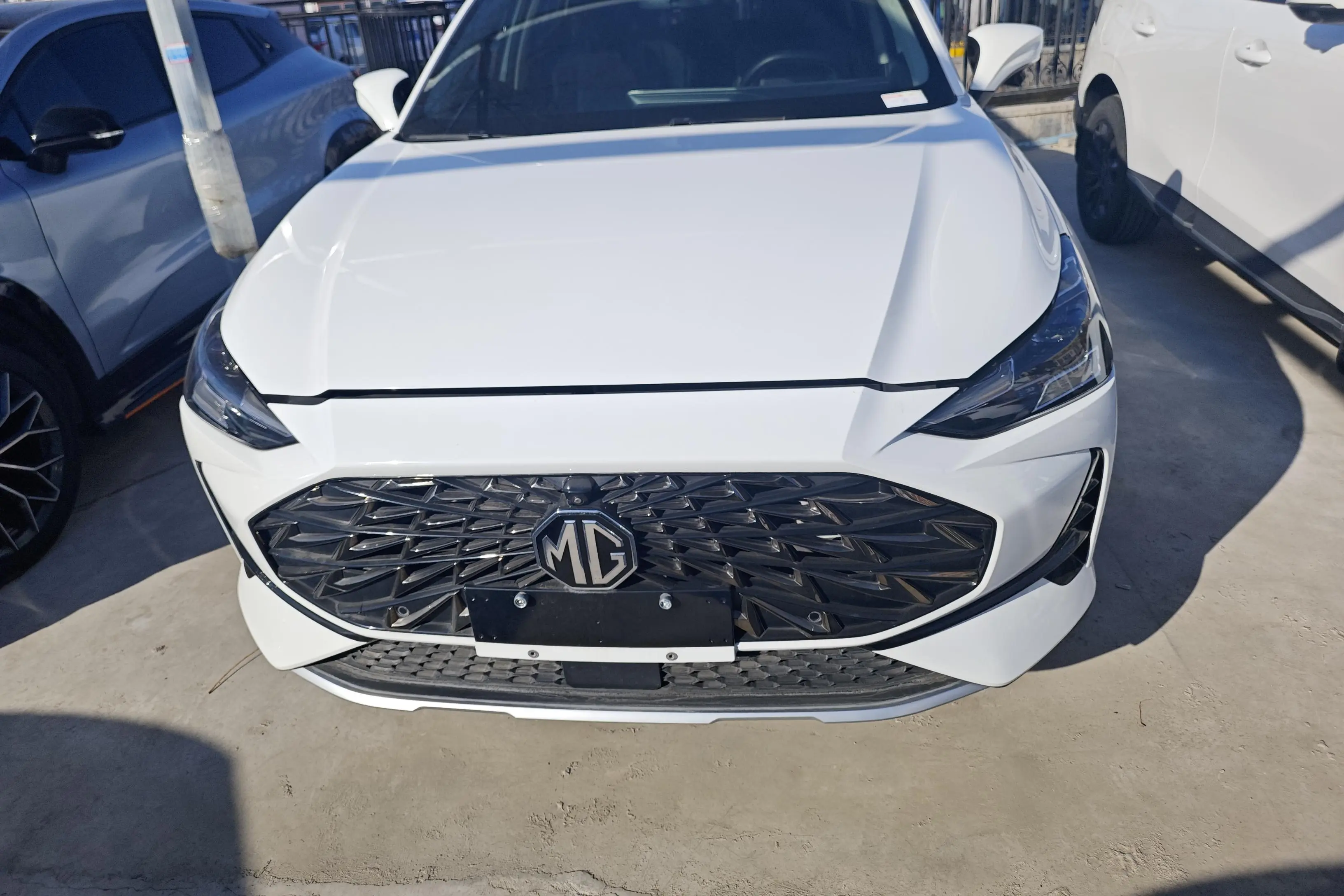 MG ONE  из Китая