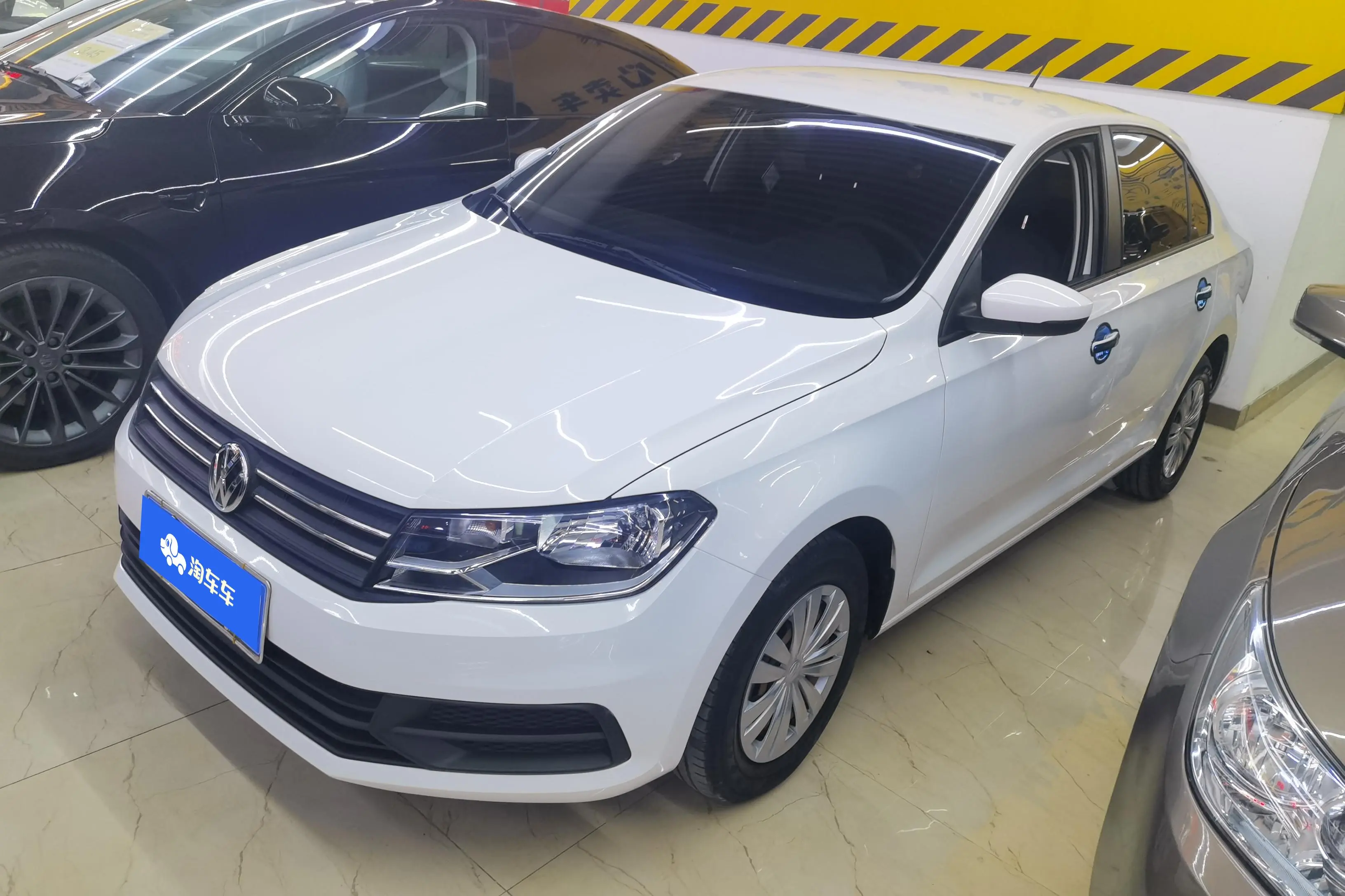 Volkswagen Santana  из Китая