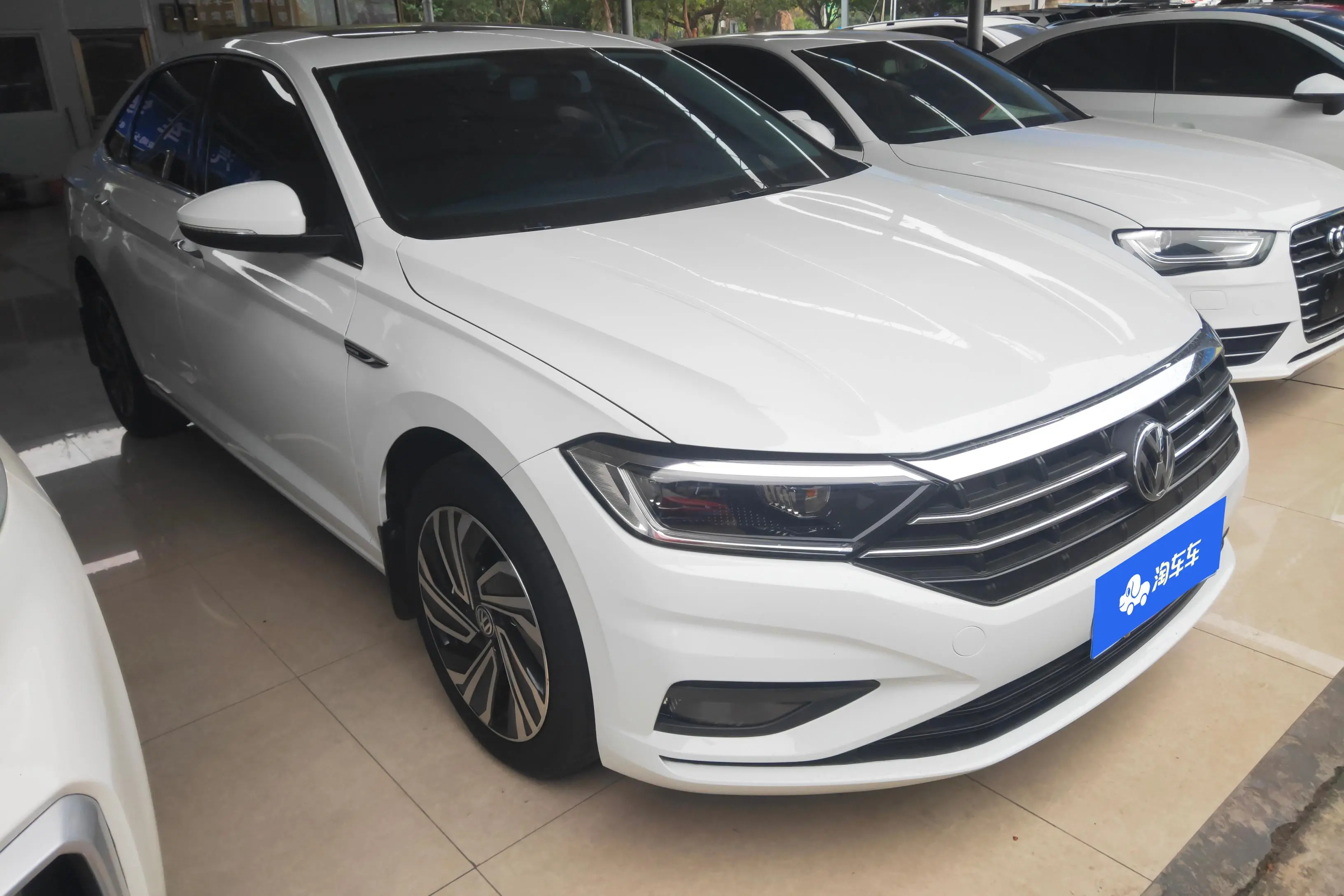 Volkswagen Sagitar  из Китая