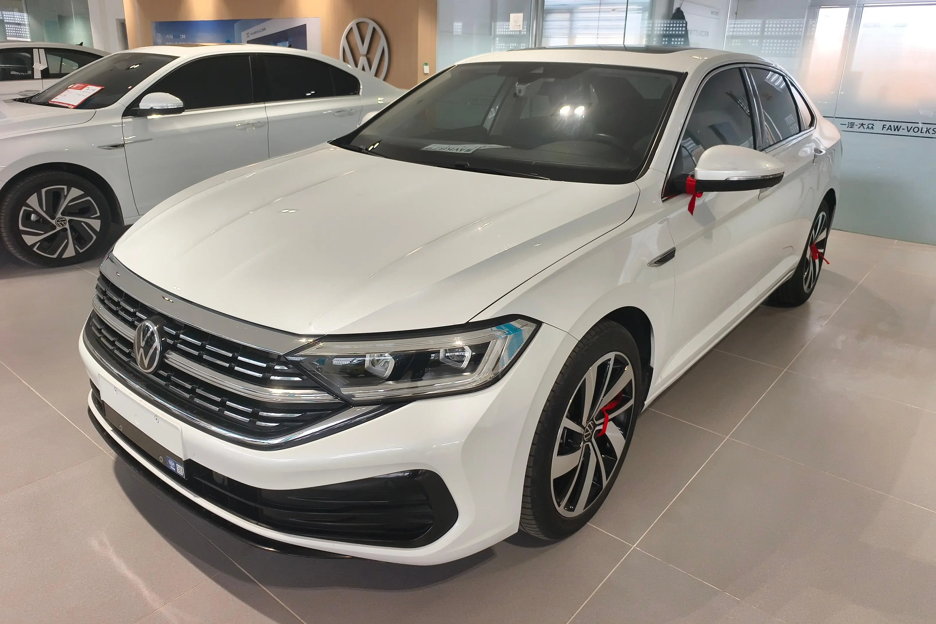 Volkswagen Sagitar  из Китая