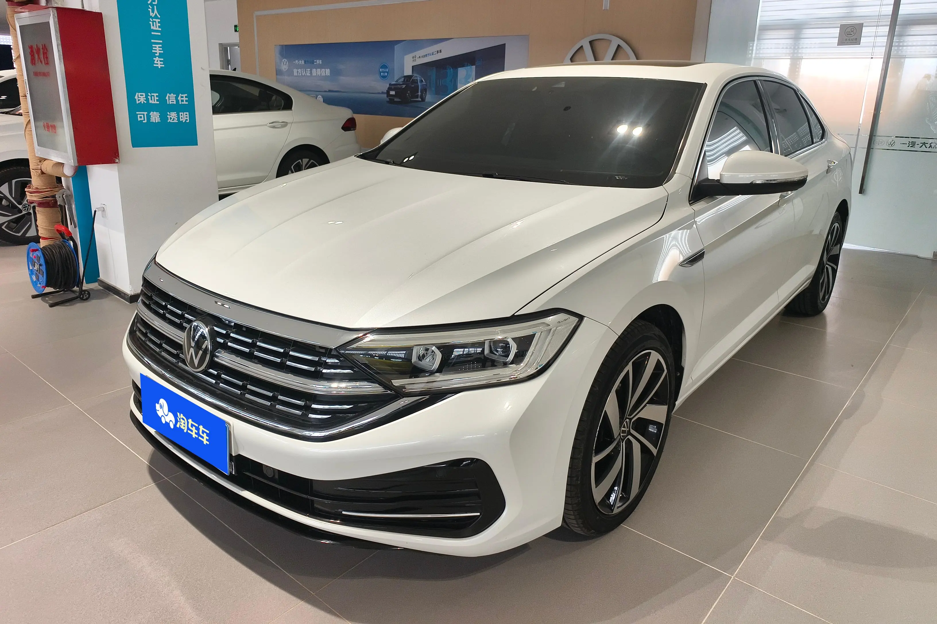 Volkswagen Sagitar  из Китая