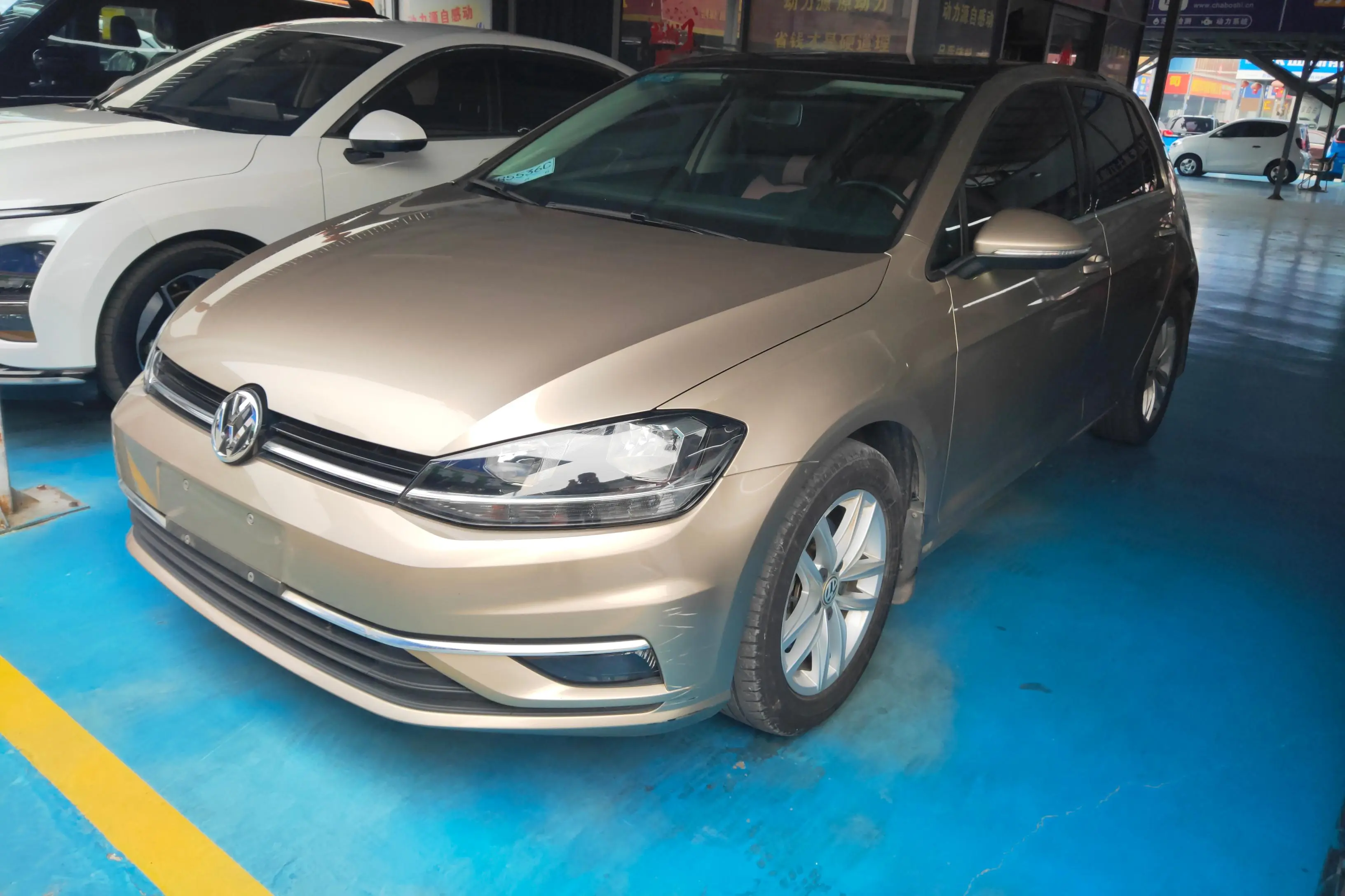 Volkswagen Golf  из Китая