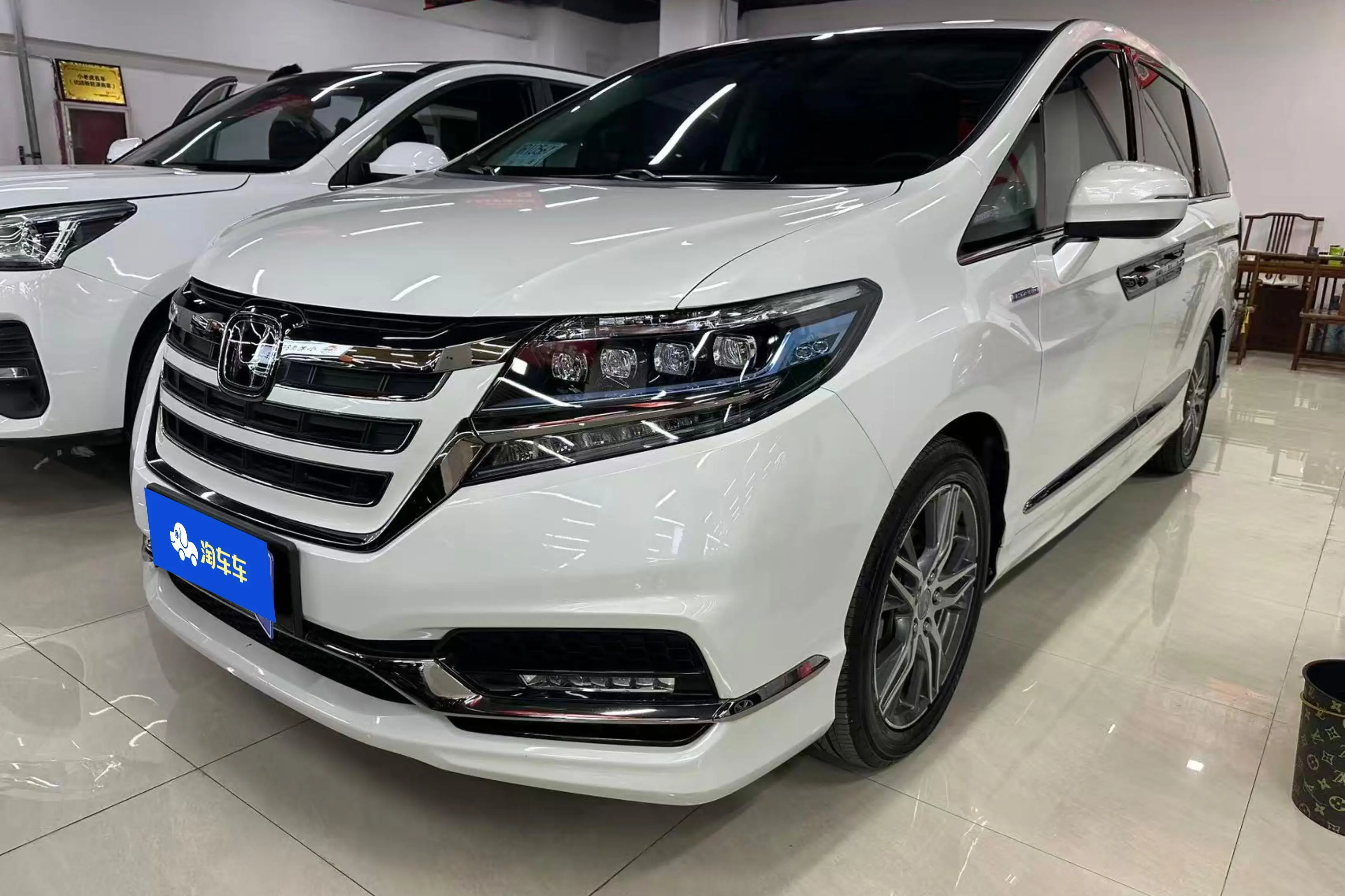 Honda Elysion (Alison)  из Китая