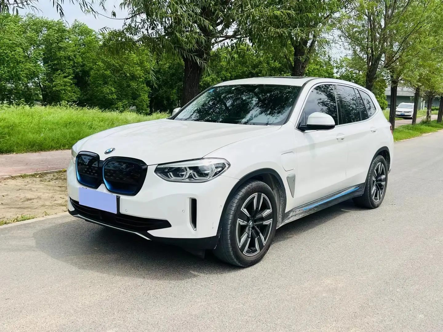 BMW iX3  из Китая