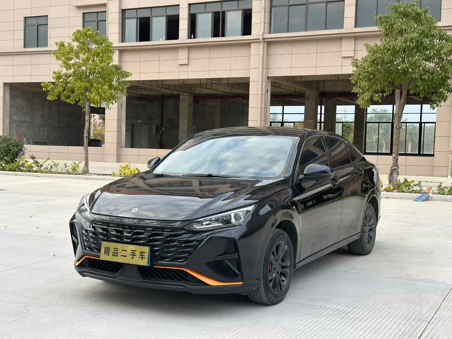 Dongfeng Yixuan  из Китая