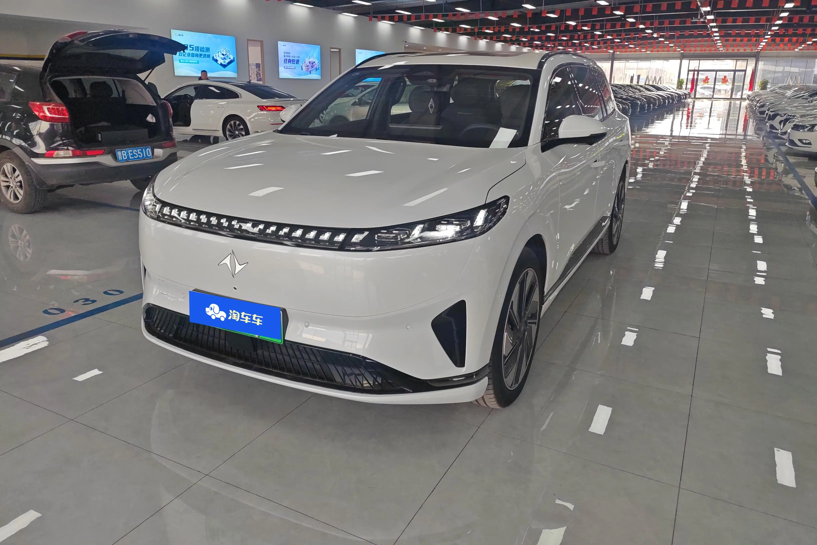 Dongfeng Eπ008  из Китая