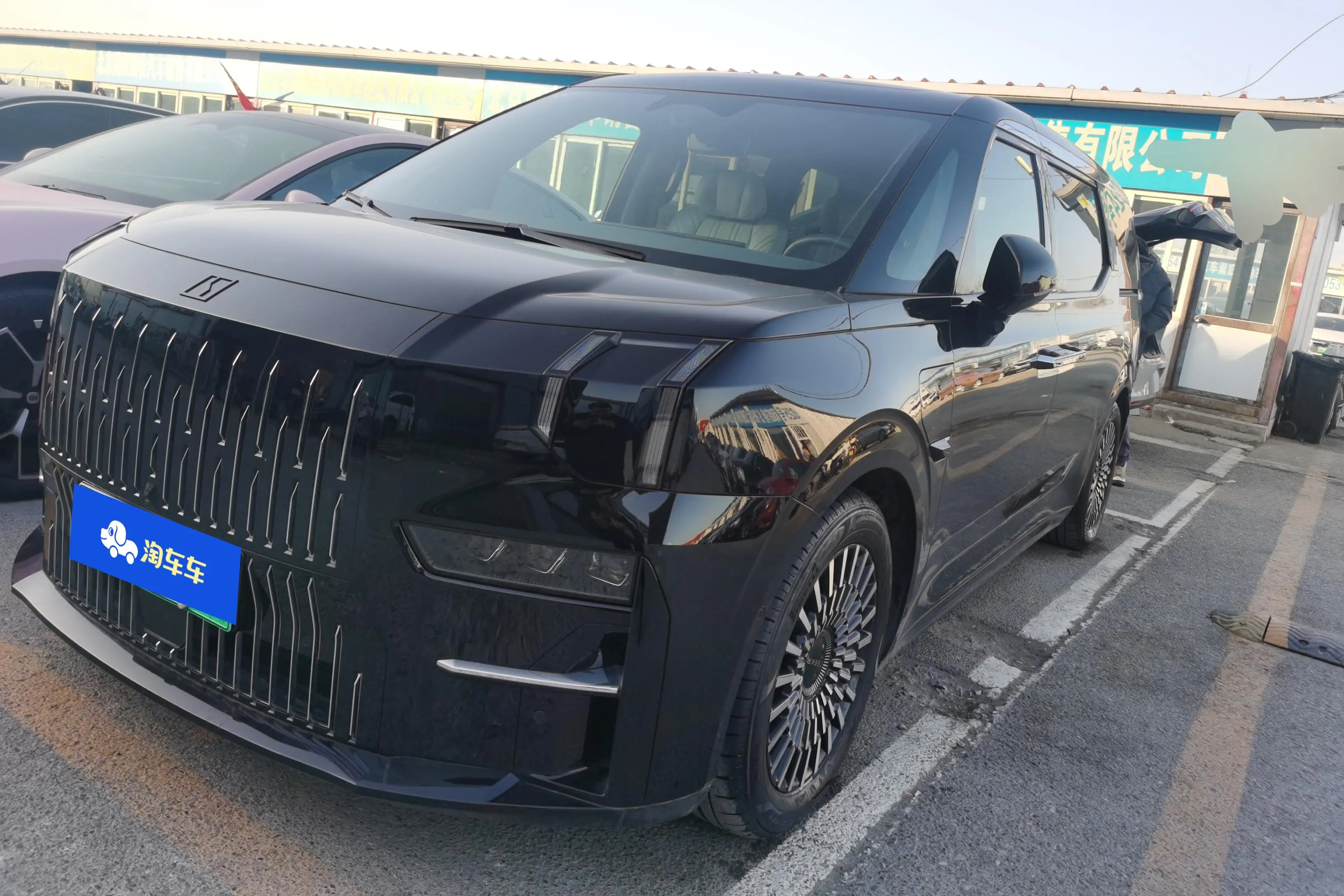 ZEEKR 009  из Китая