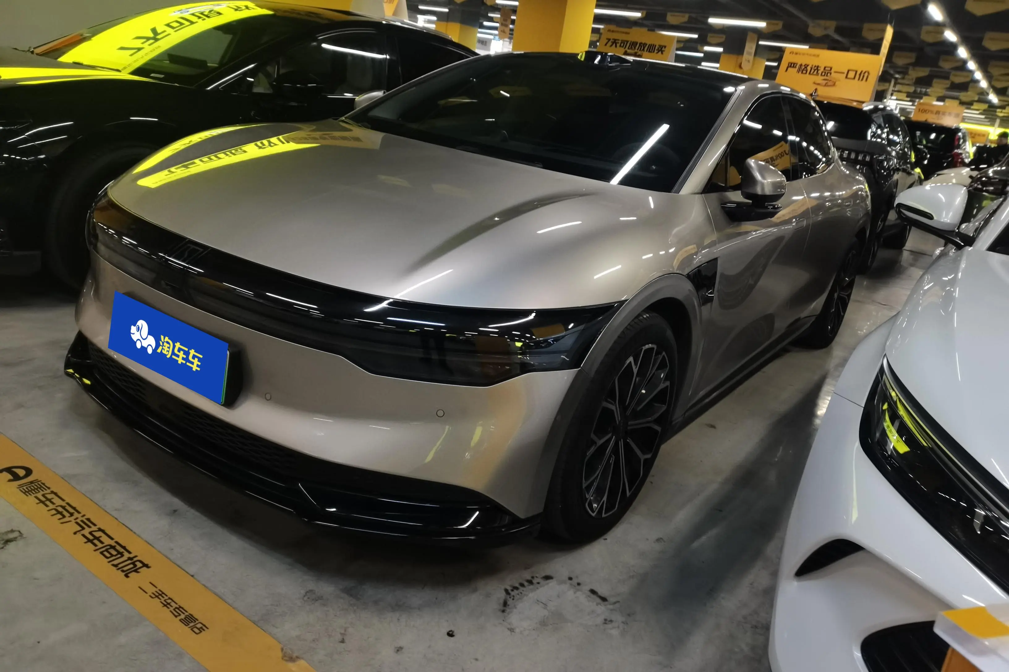 ZEEKR 007  из Китая