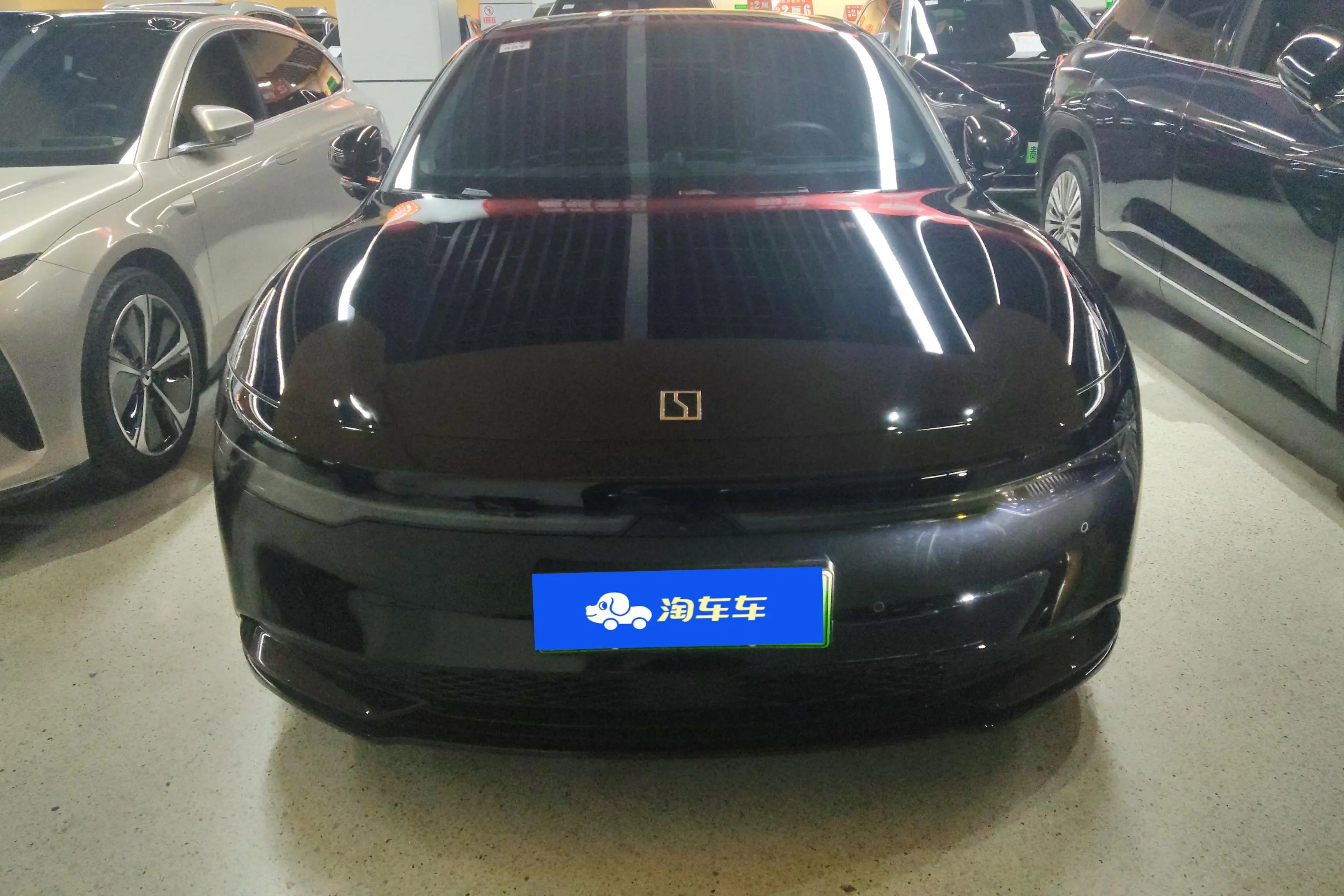 ZEEKR 007  из Китая