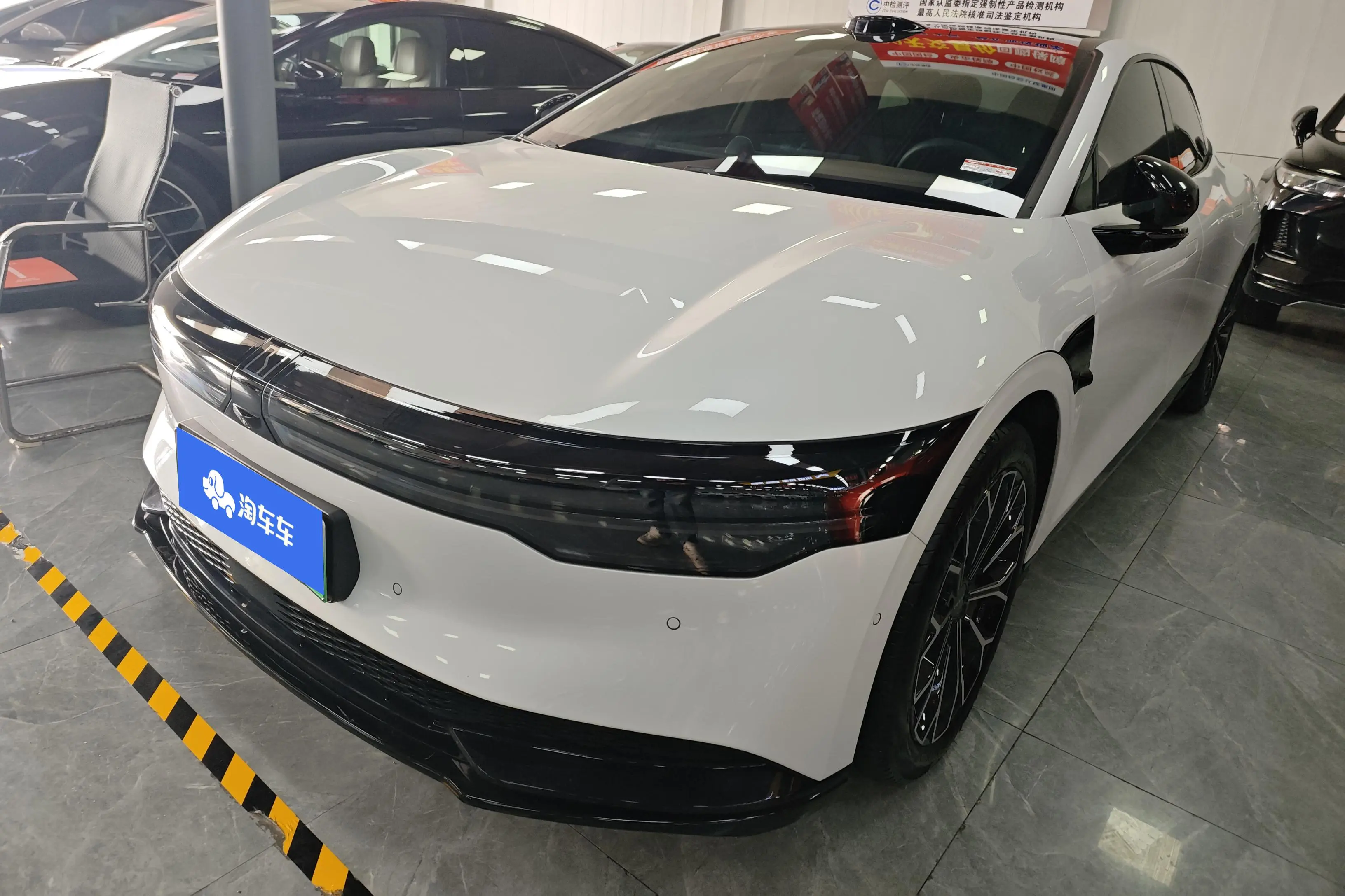 ZEEKR 007  из Китая