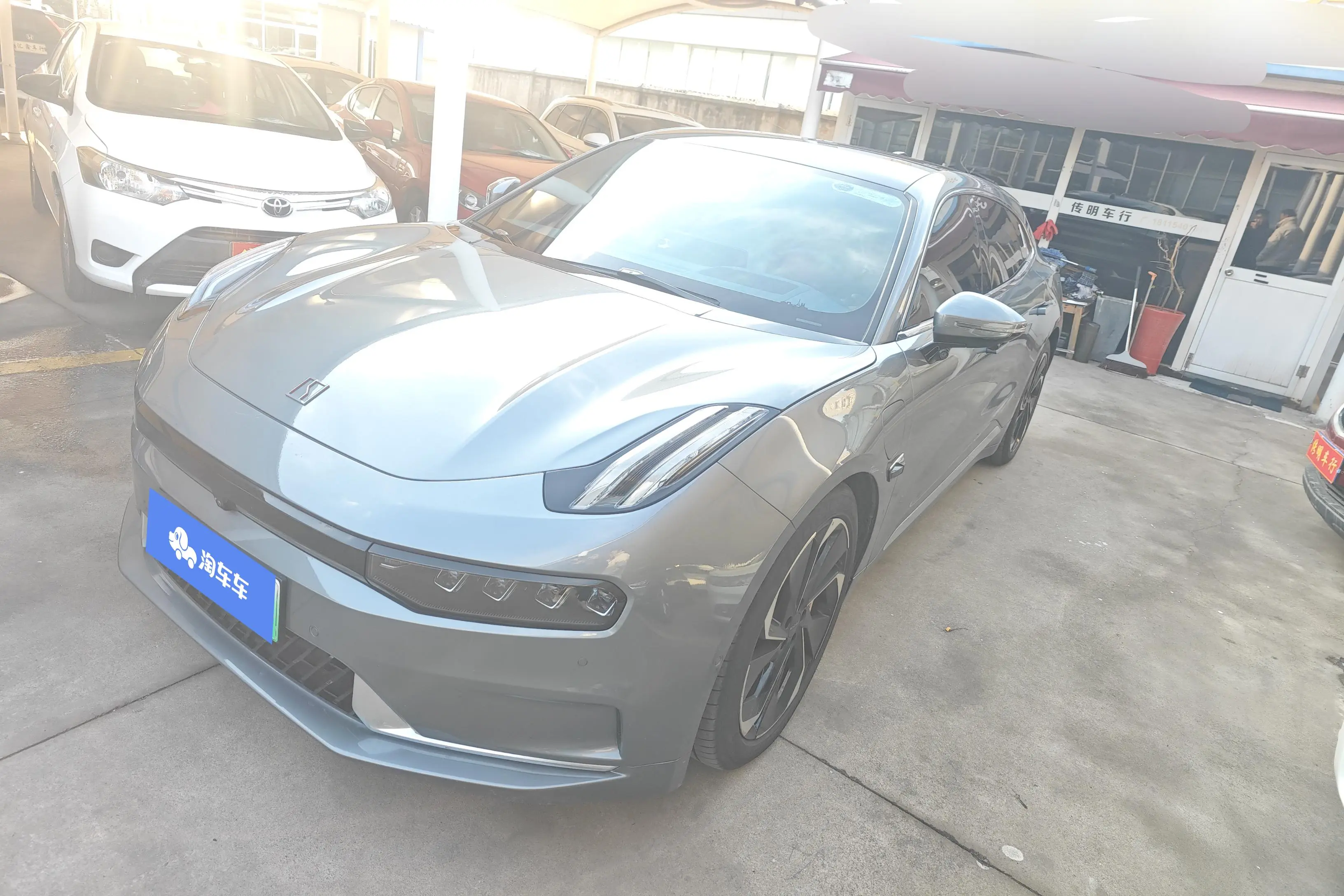 ZEEKR 001  из Китая