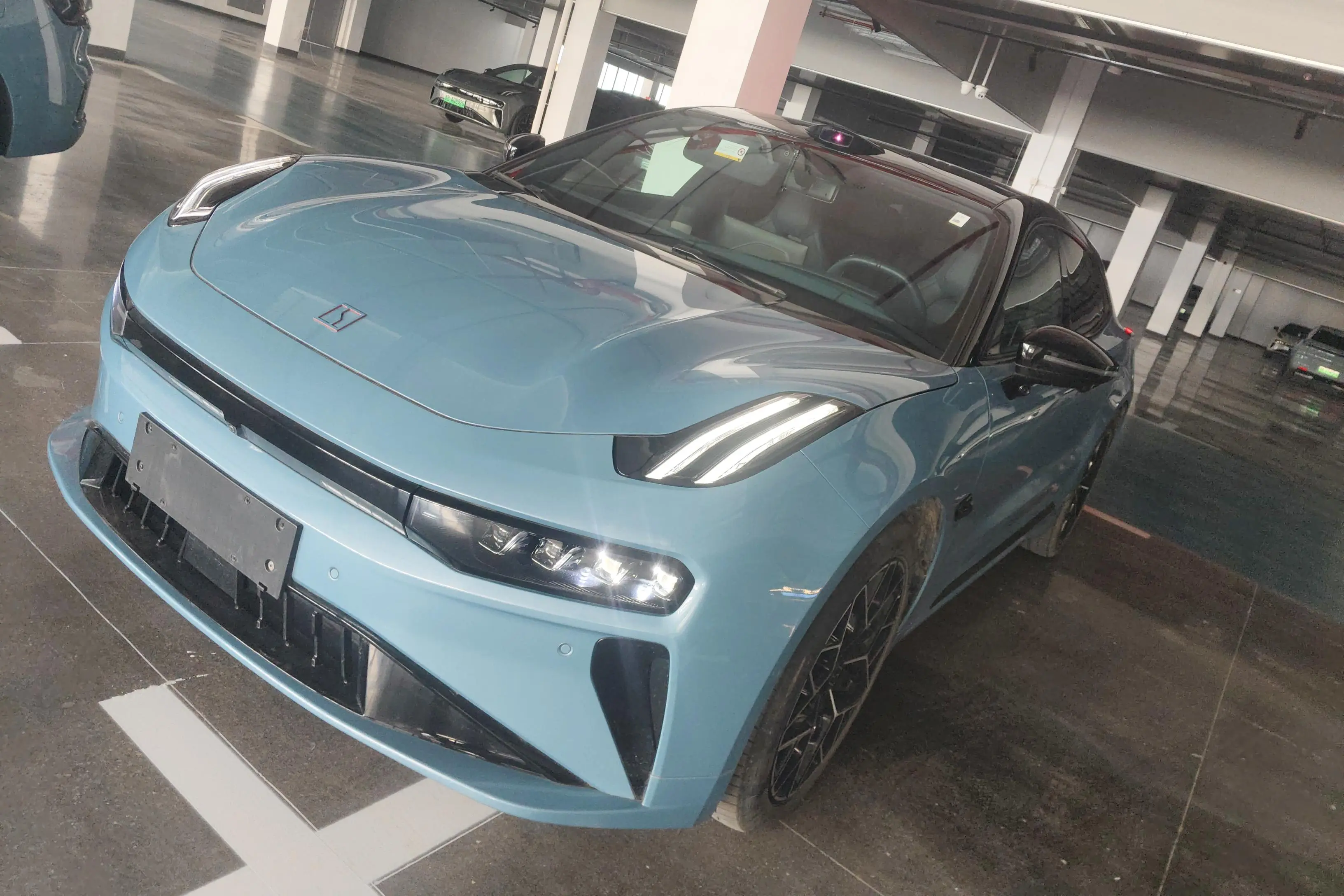 ZEEKR 001  из Китая