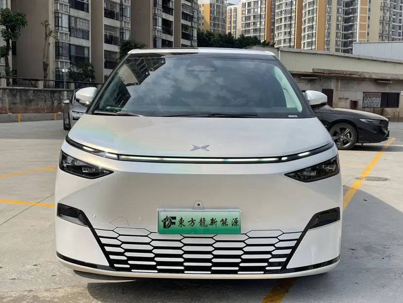 Xpeng X9  из Китая