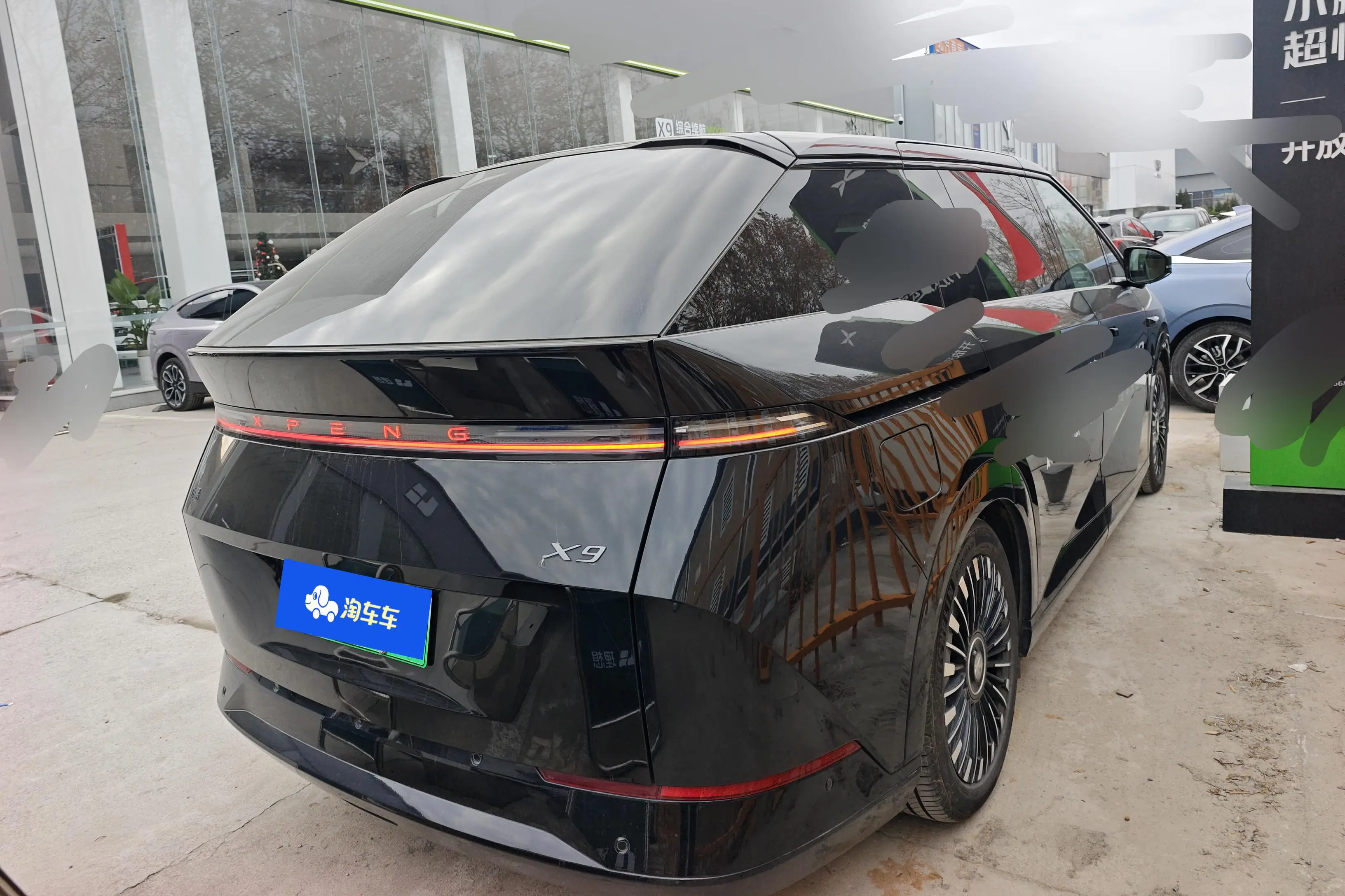 Xpeng X9  из Китая