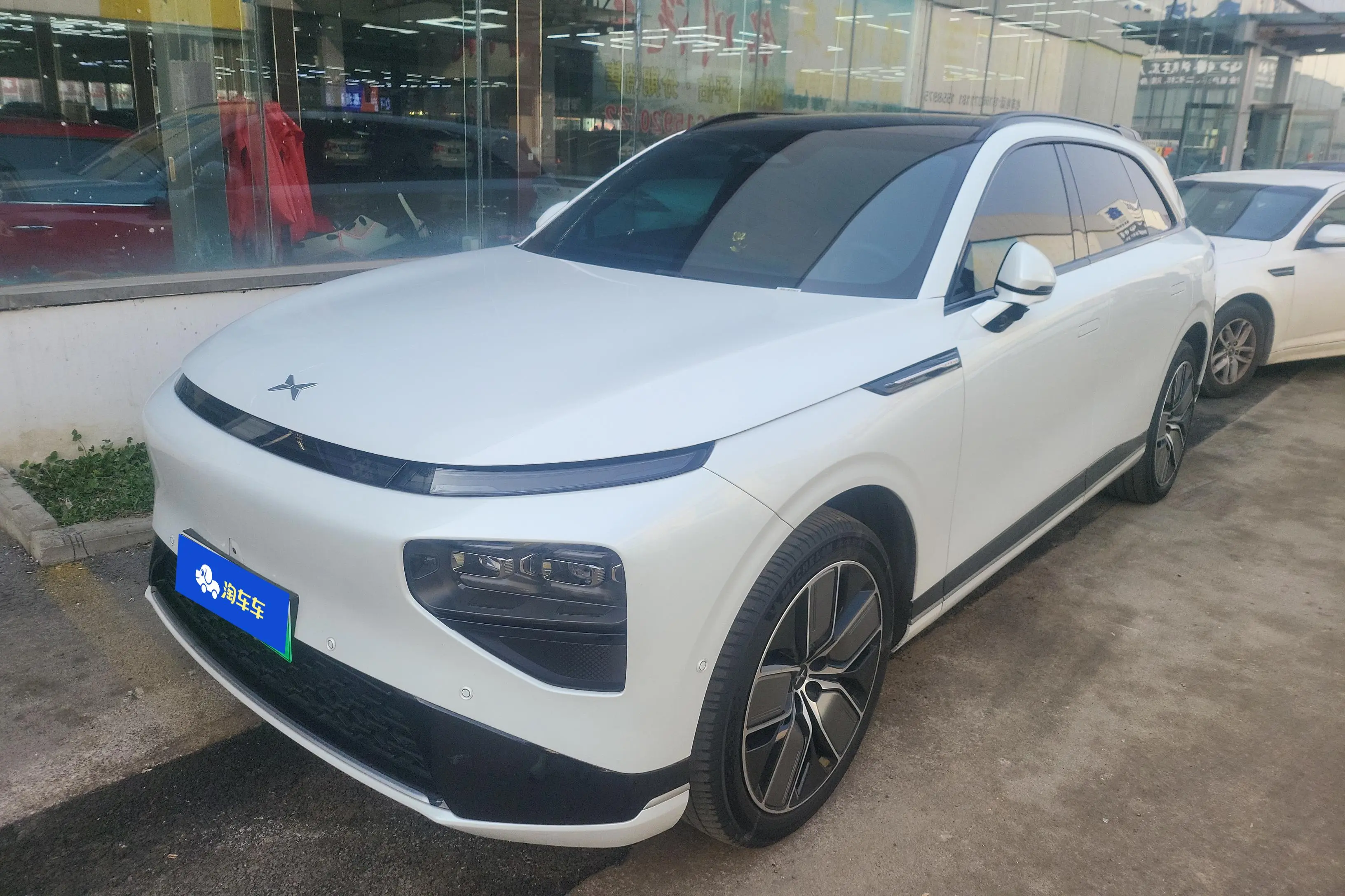 Xpeng G9  из Китая