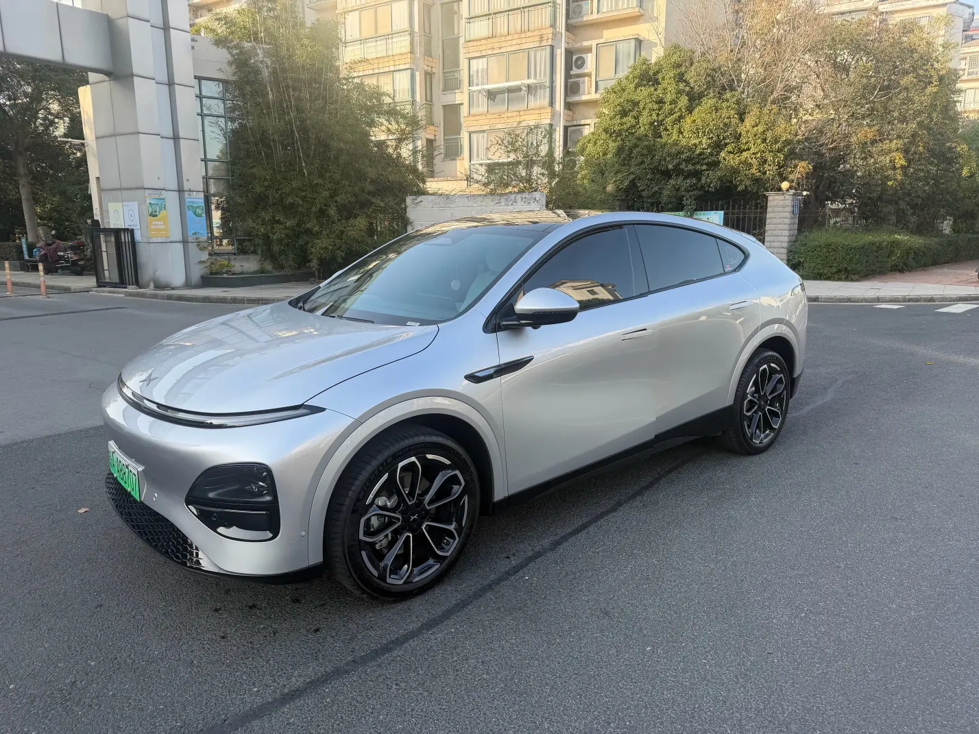 Xpeng G6  из Китая