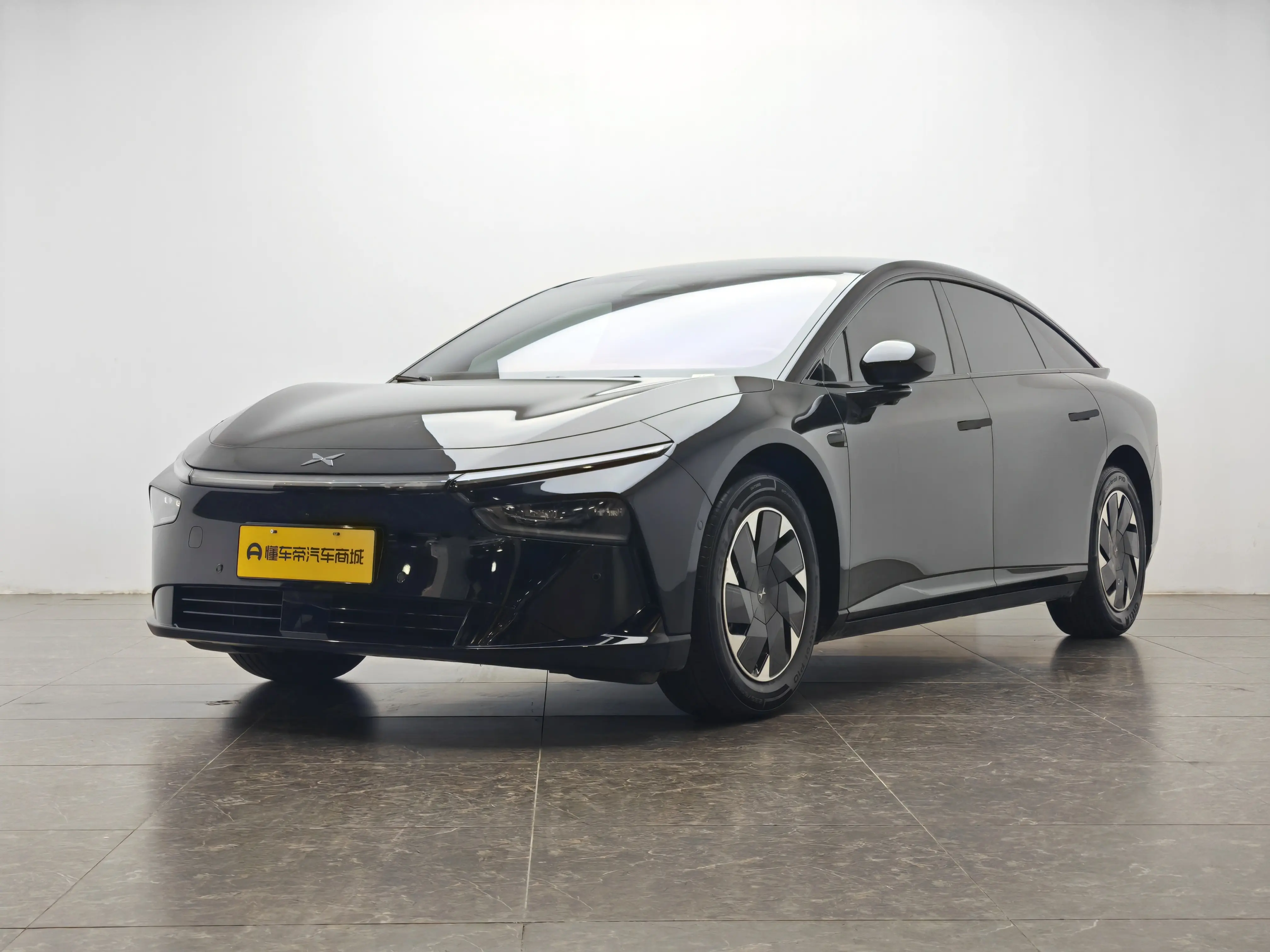 Xpeng P7+  из Китая