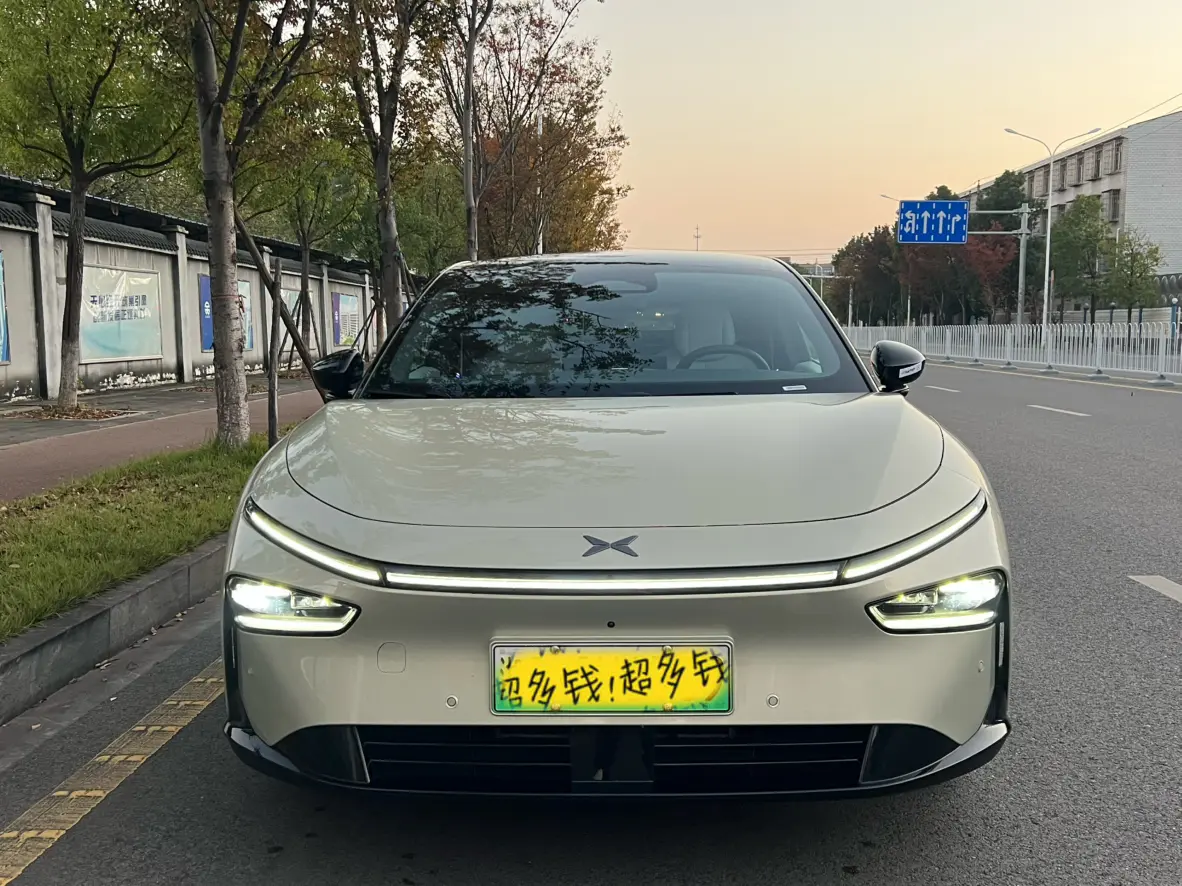 Xpeng P7+  из Китая