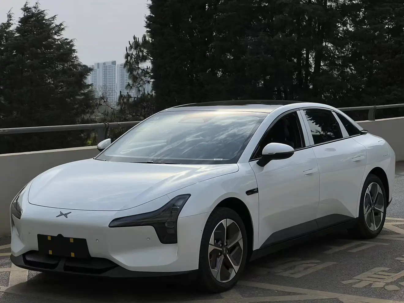 Xpeng Xiaopeng MONA M03  из Китая