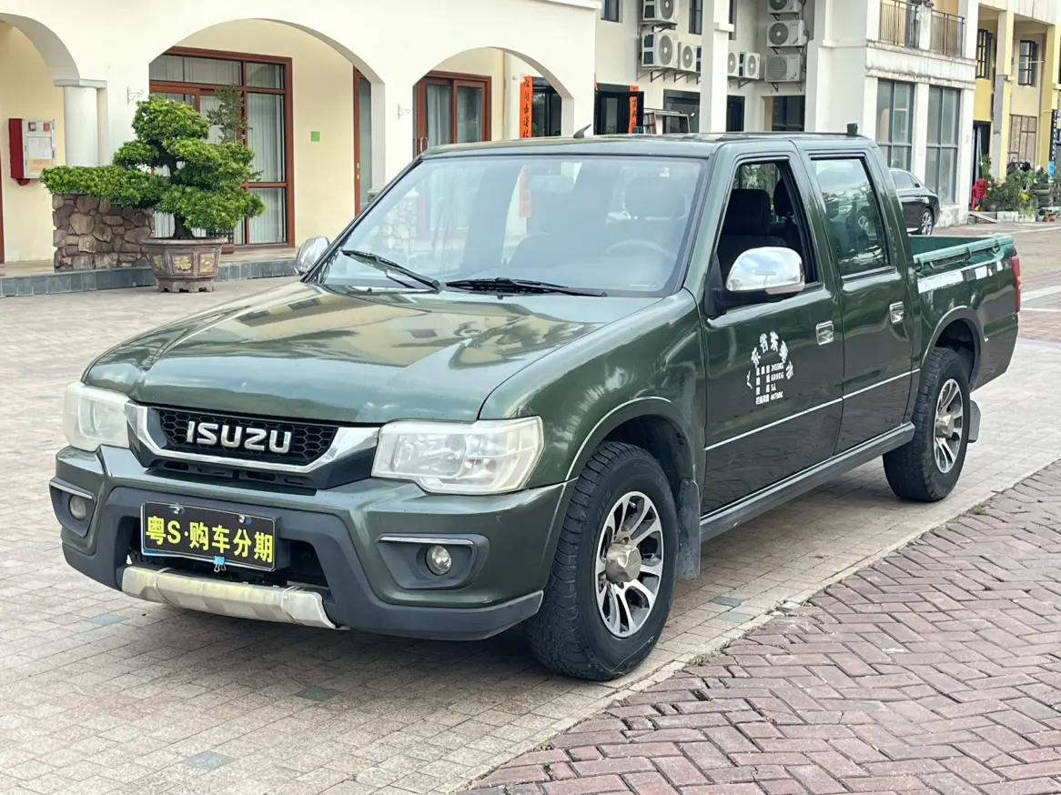 Isuzu pickup truck