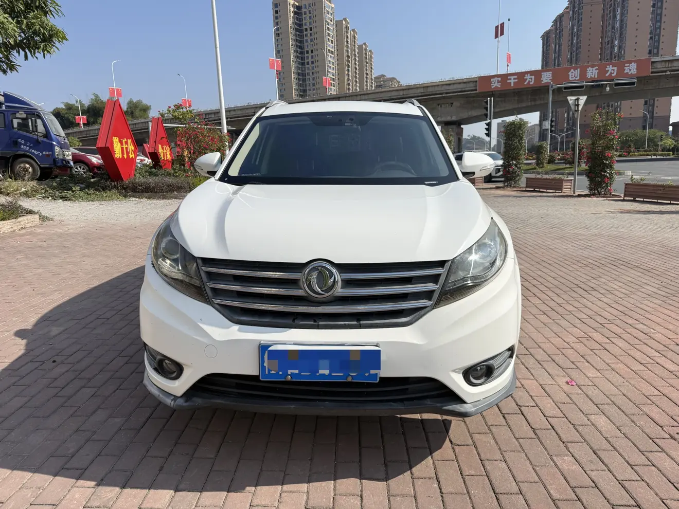 Dongfeng Fengon 580  из Китая