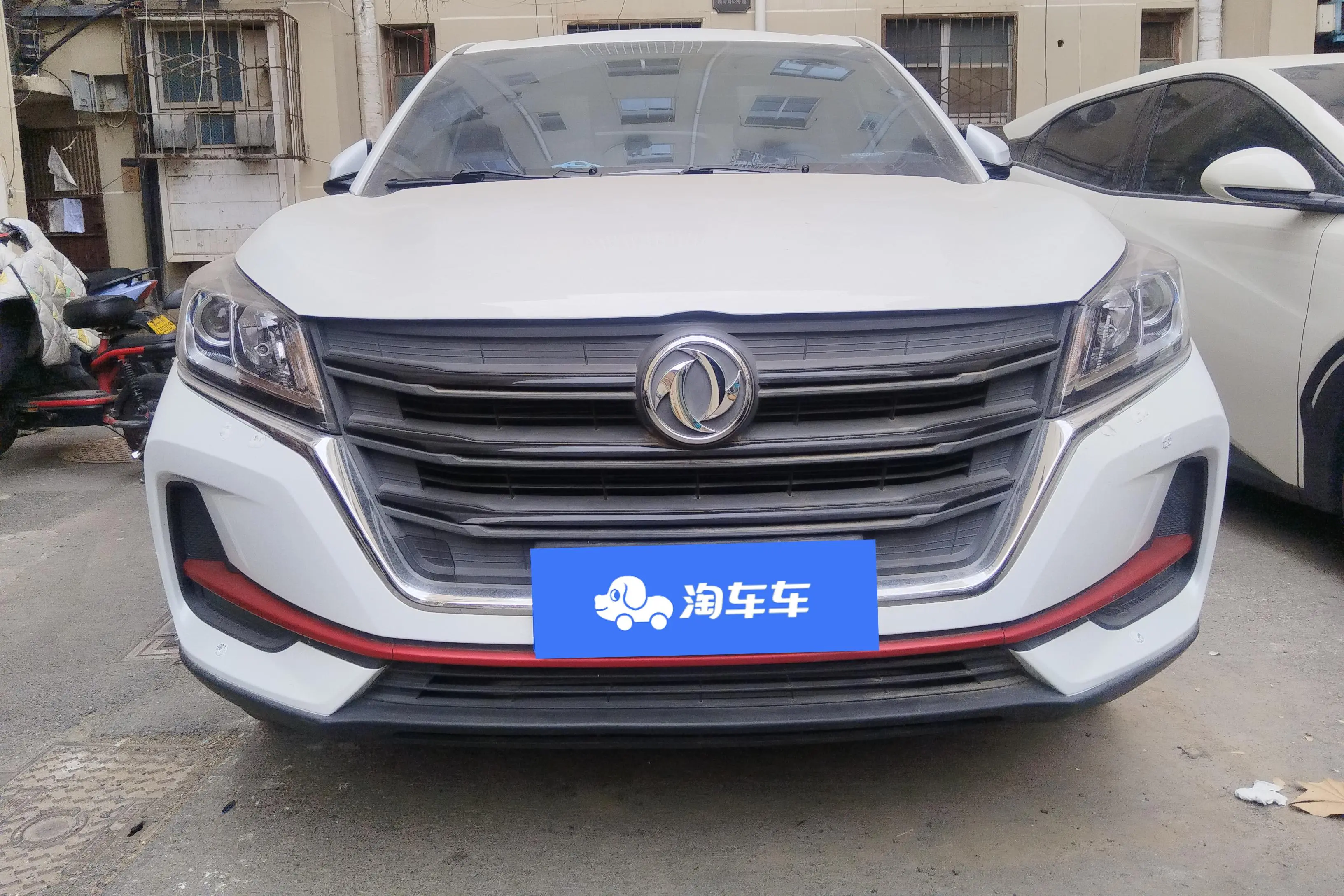 Dongfeng Fengon 500  из Китая
