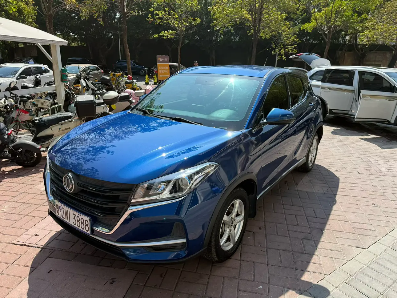 Dongfeng Fengon 500  из Китая