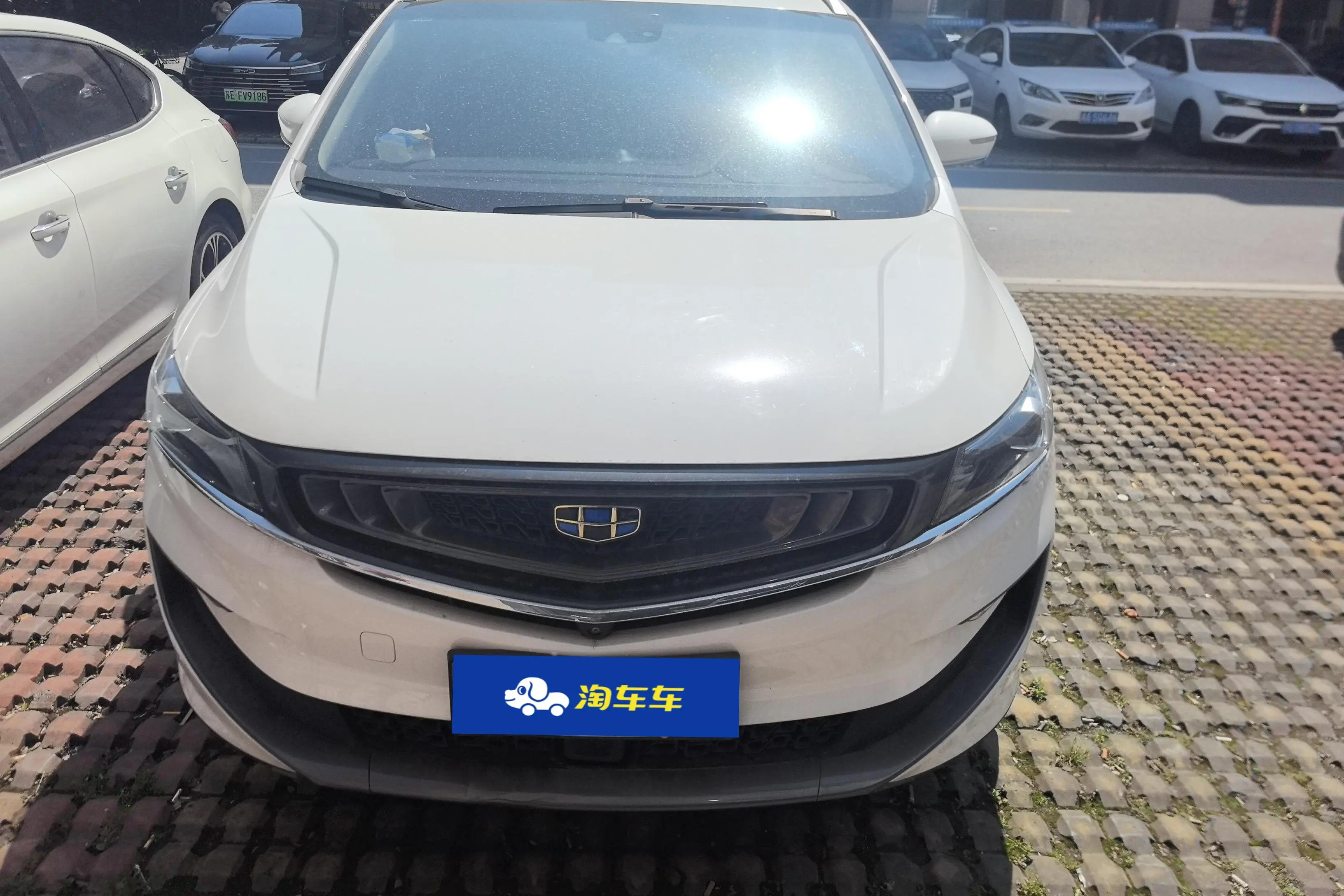 Geely Jiaji  из Китая