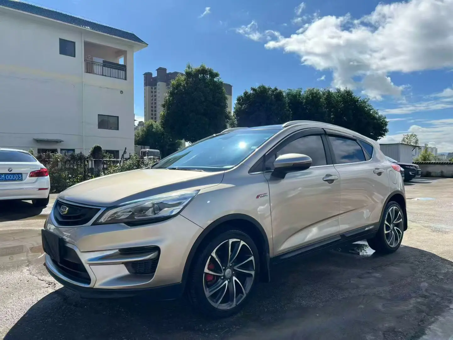 Geely Emgrand GS  из Китая