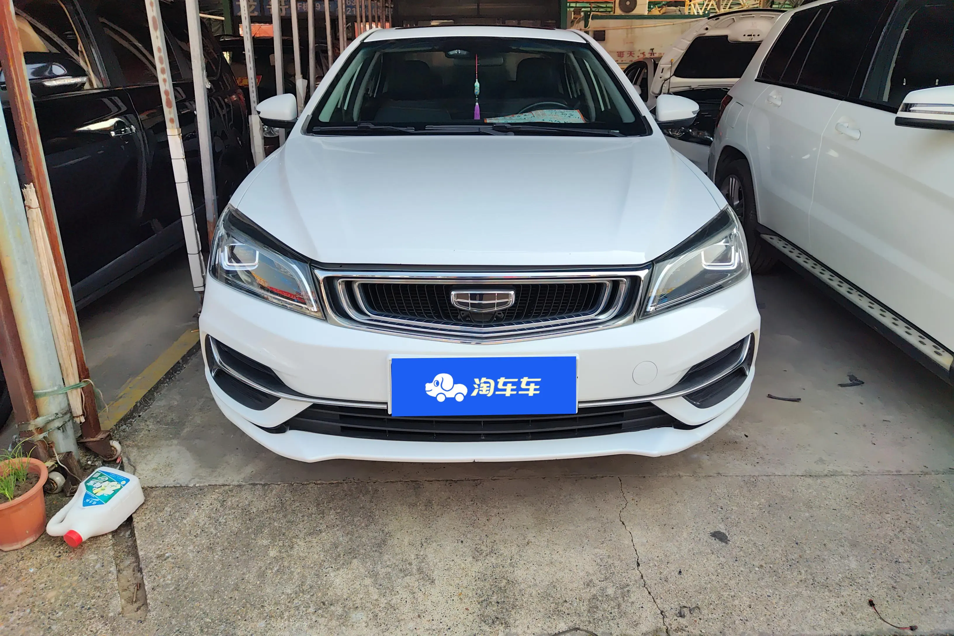 Geely Emgrand  из Китая