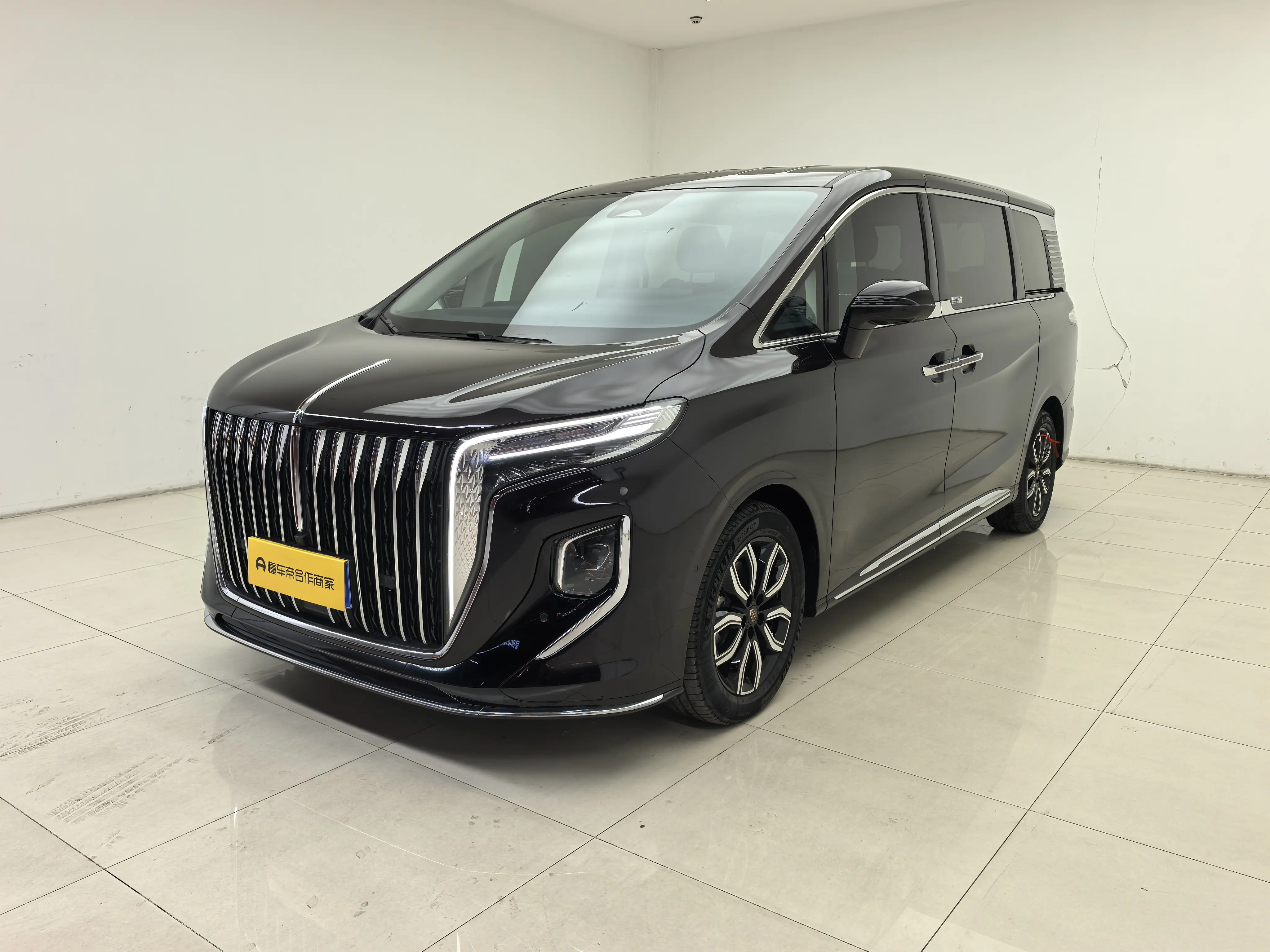 Hongqi HQ9  из Китая