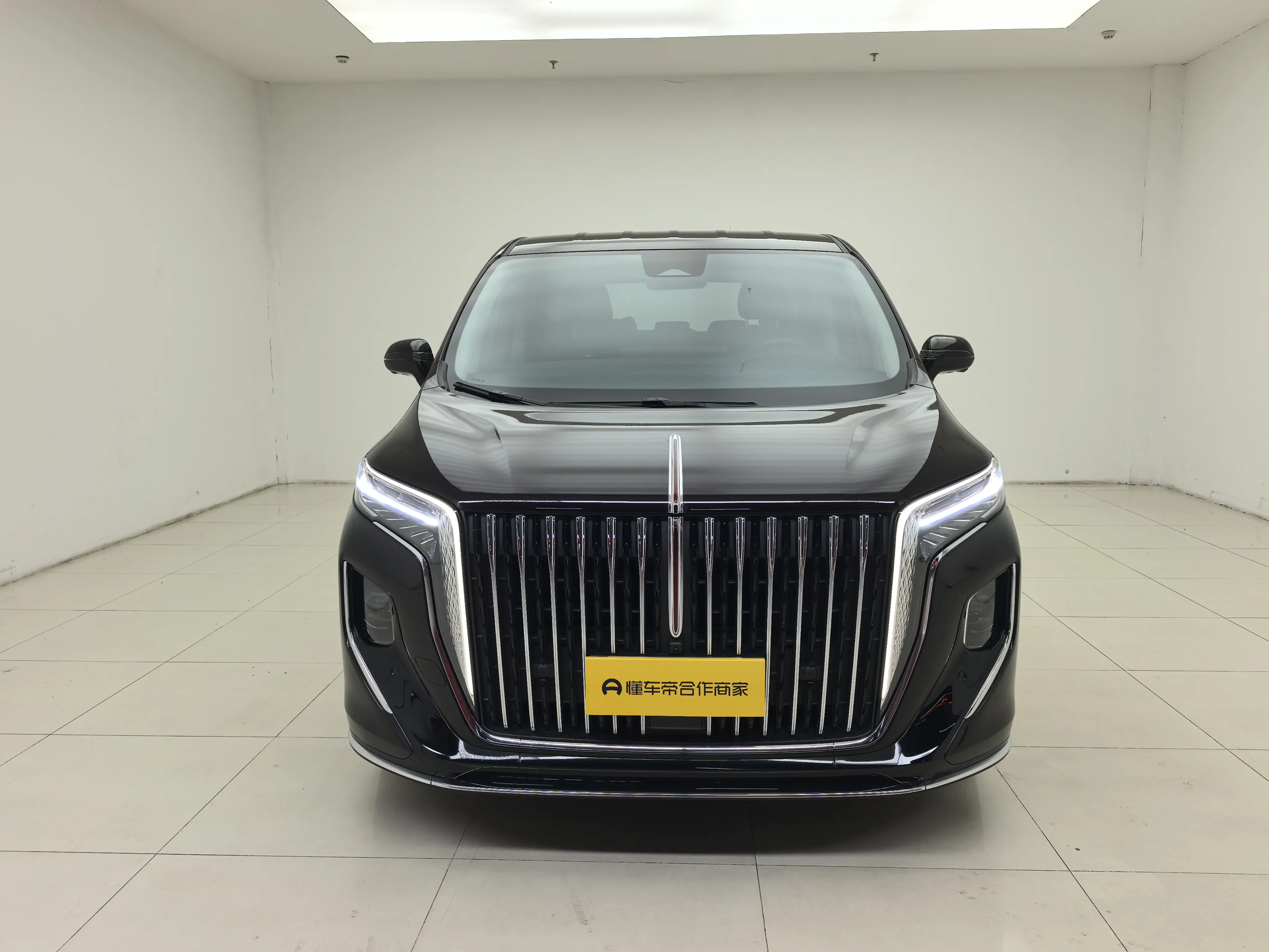 Hongqi HQ9  из Китая