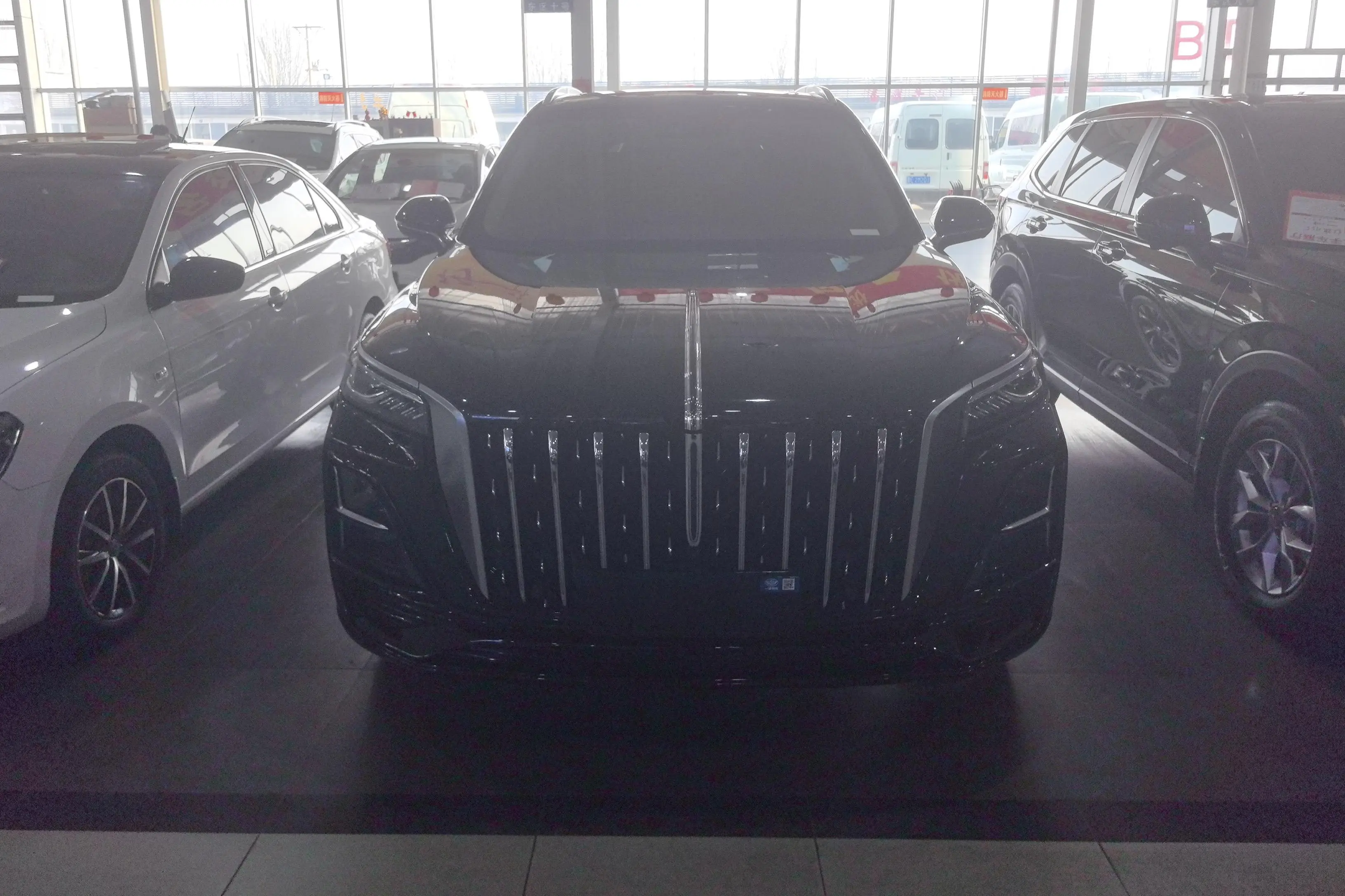 Hongqi HS5  из Китая