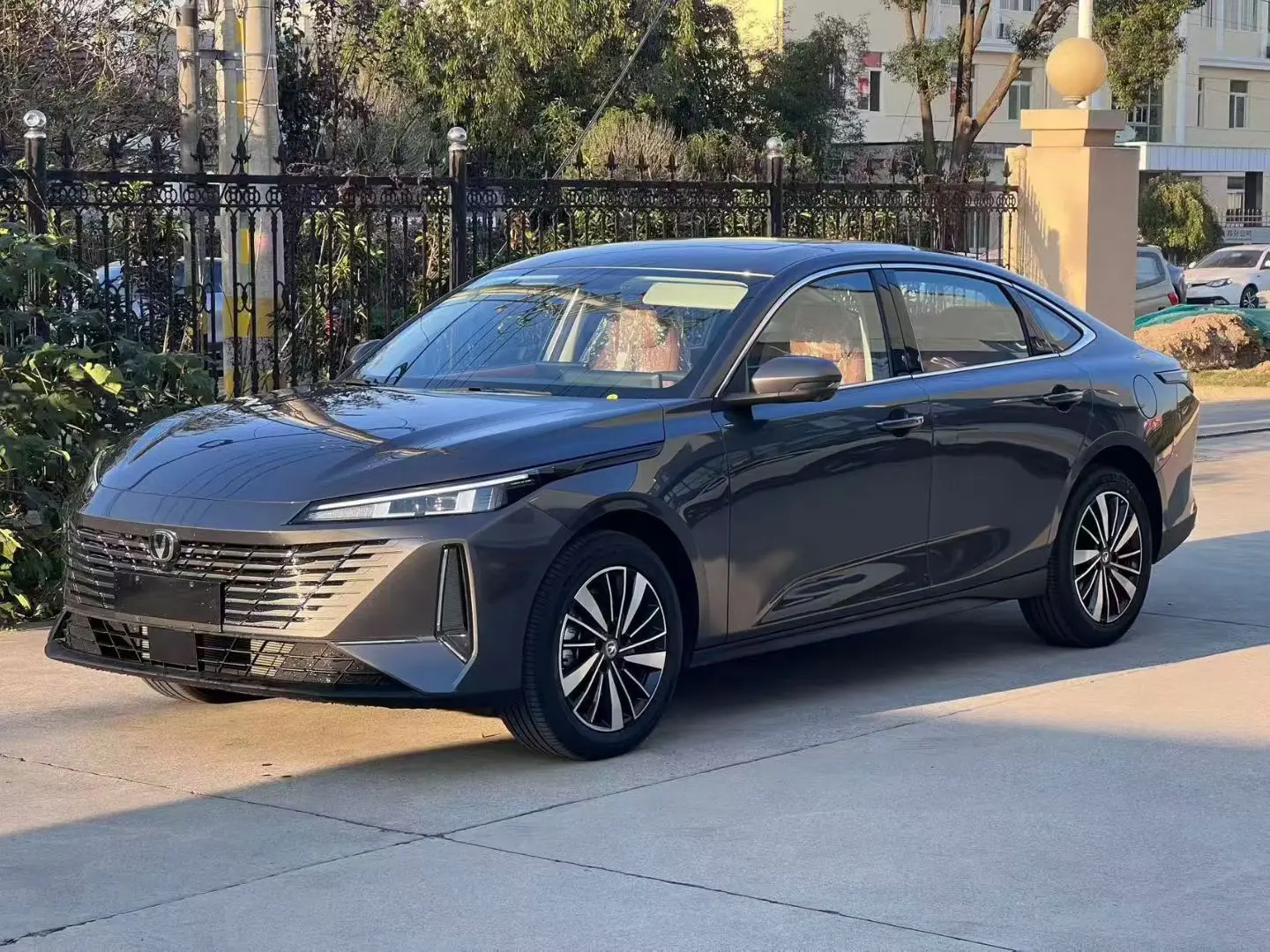 Changan Eado PHEV  из Китая