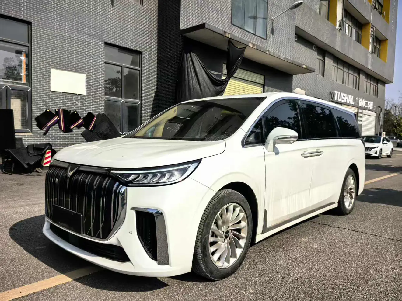 Voyah Lantu Dreamer EV  из Китая