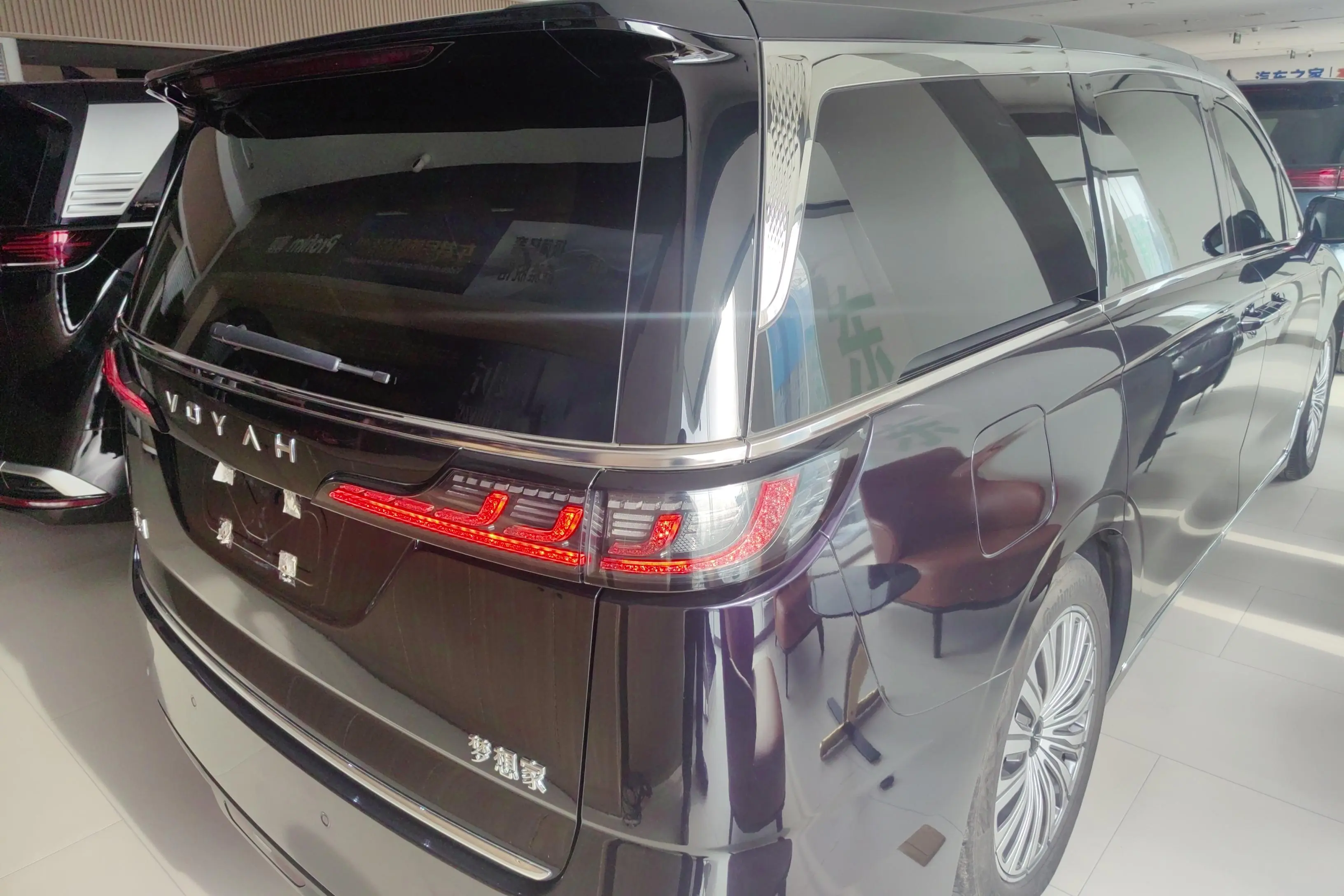 Voyah Lantu Dreamer EV  из Китая