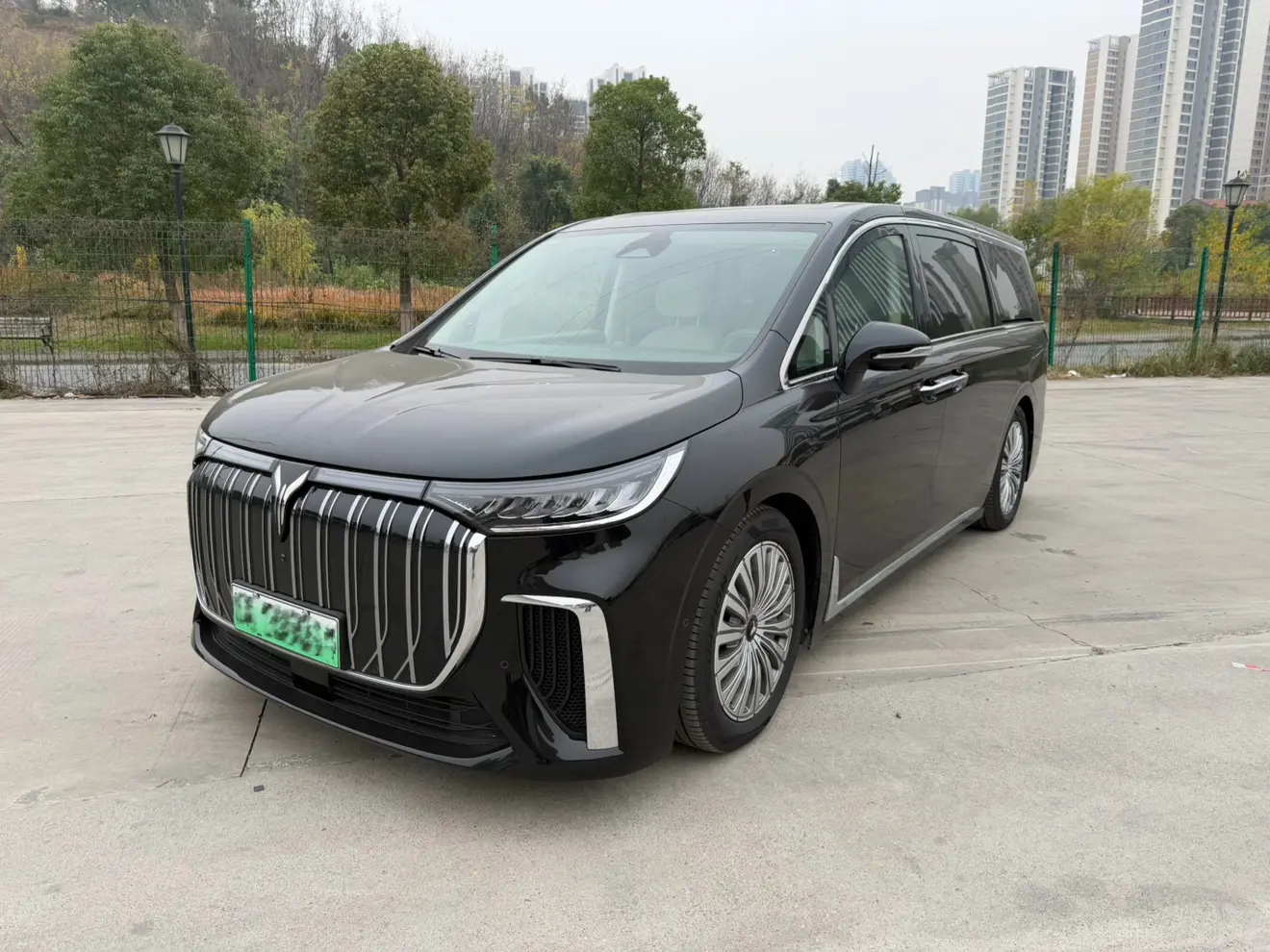 Voyah Lantu Dreamer EV  из Китая