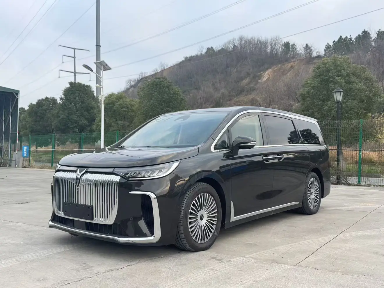 Voyah Lantu Dreamer PHEV  из Китая