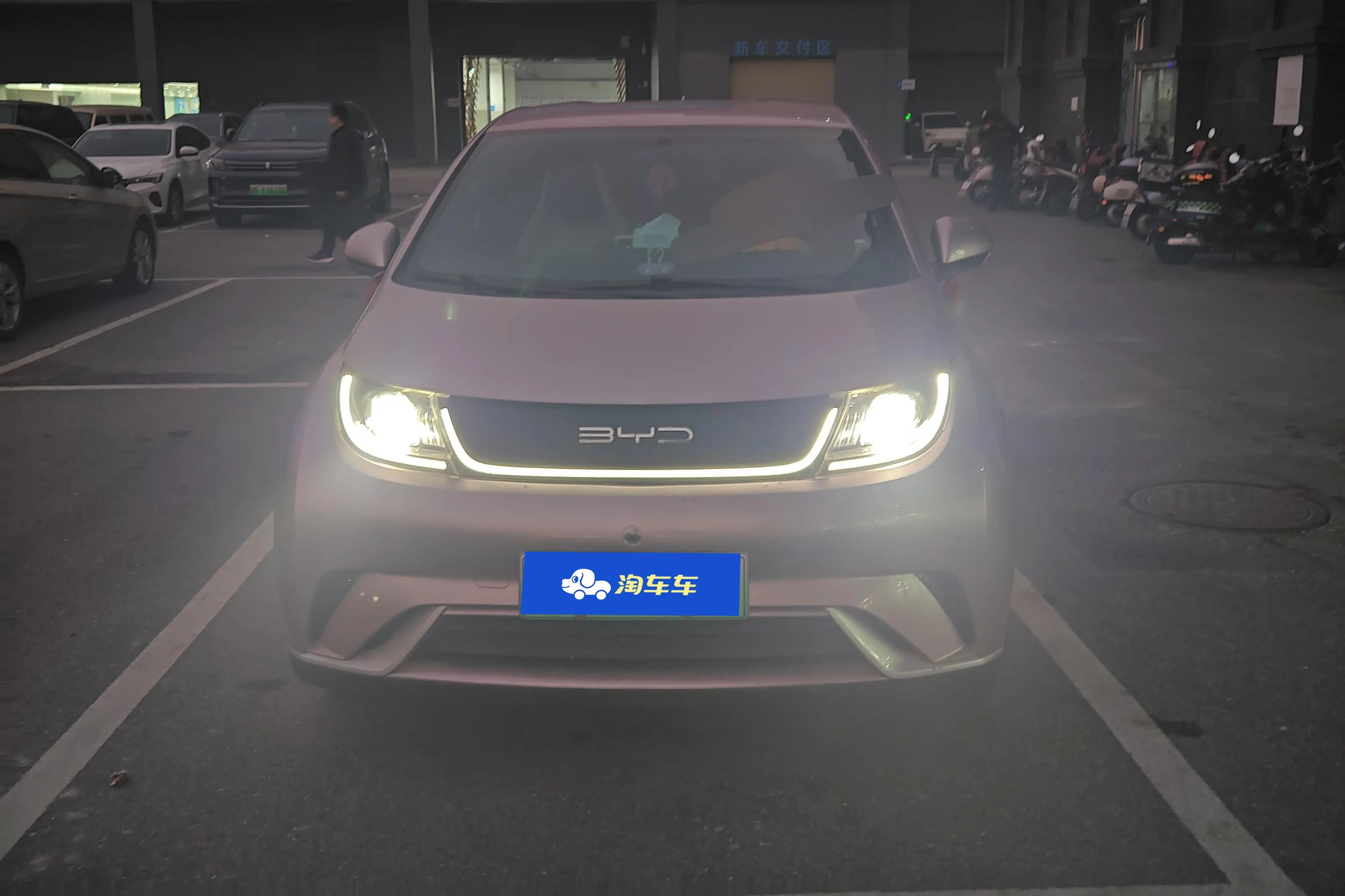 BYD Dolphin  из Китая