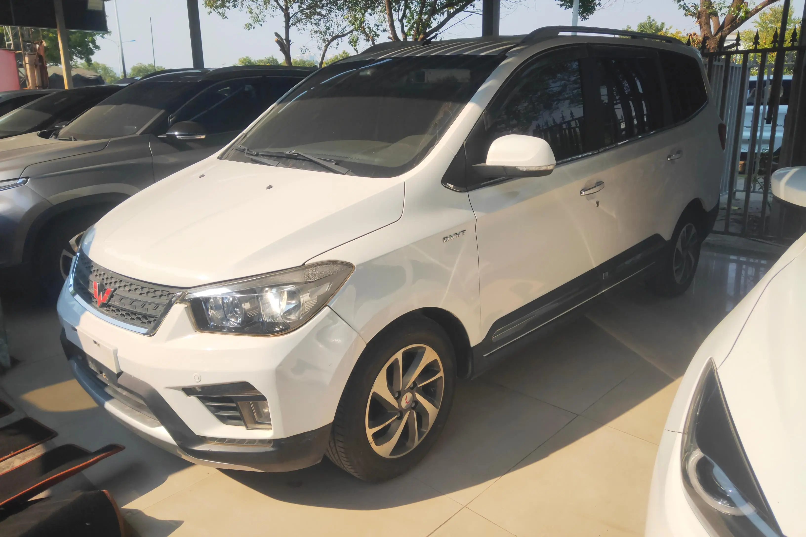 Wuling Hongguang  из Китая