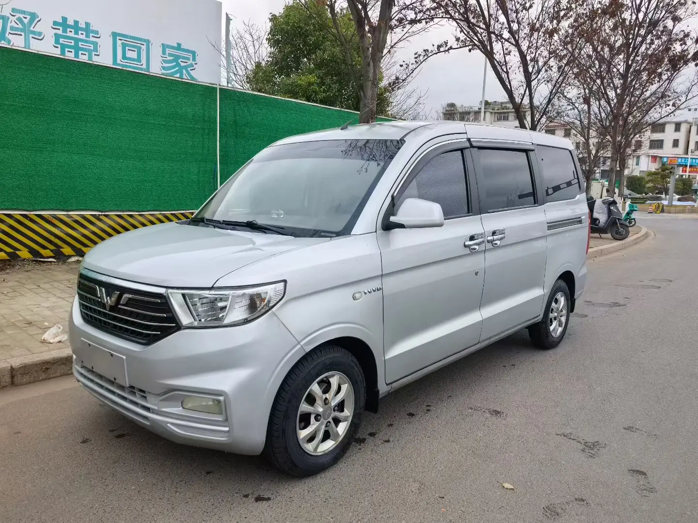 Wuling Hongguang V  из Китая