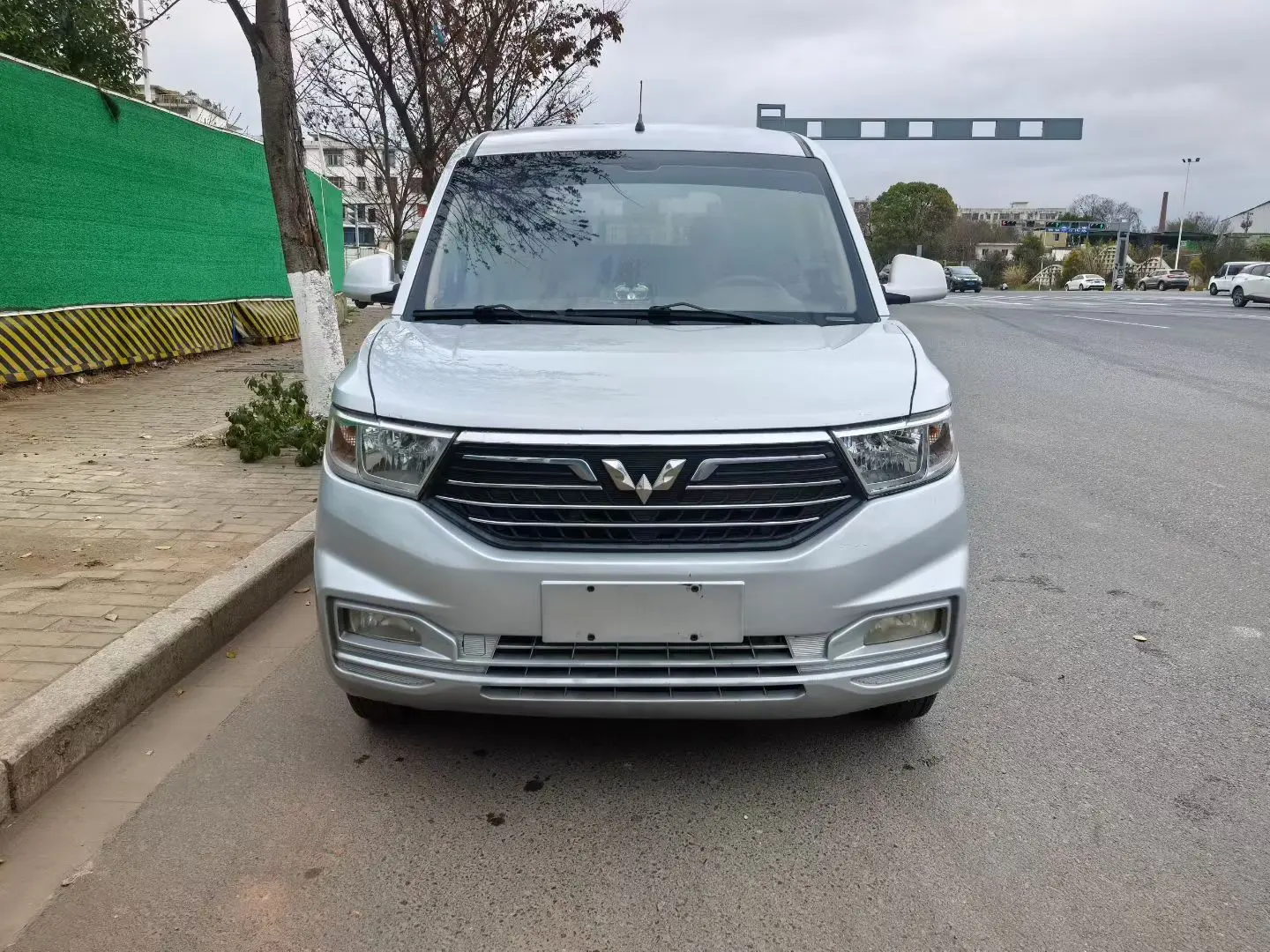 Wuling Hongguang V  из Китая