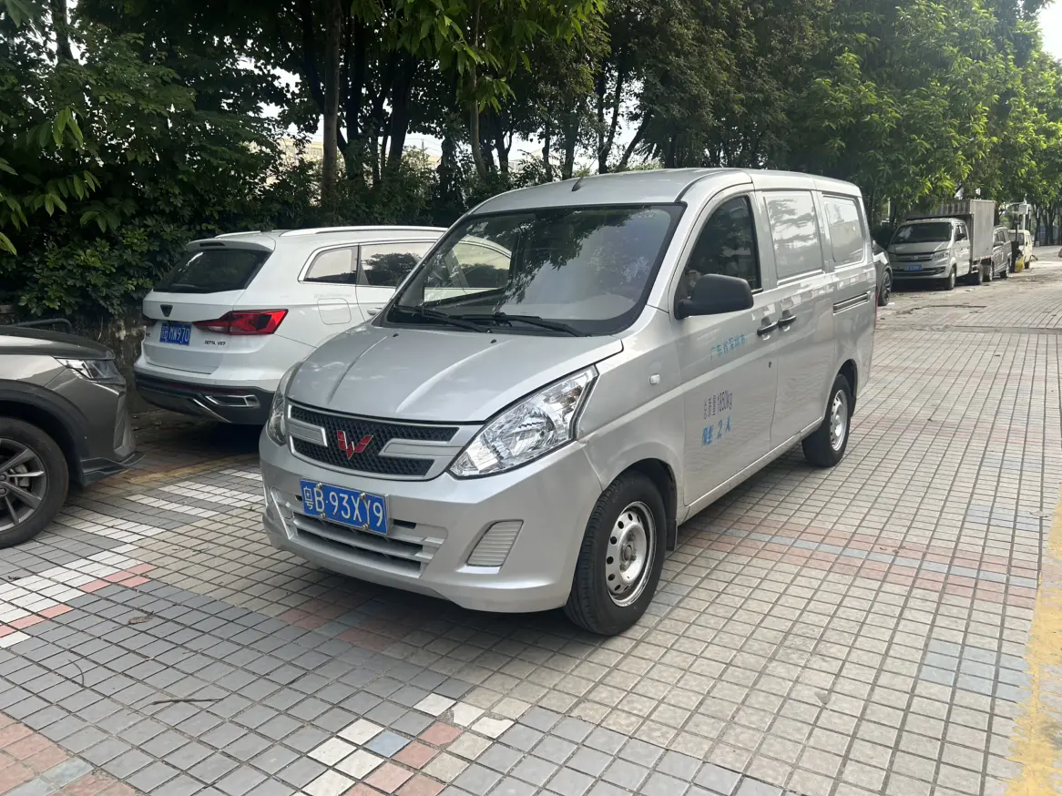 Wuling Rongguang V  из Китая