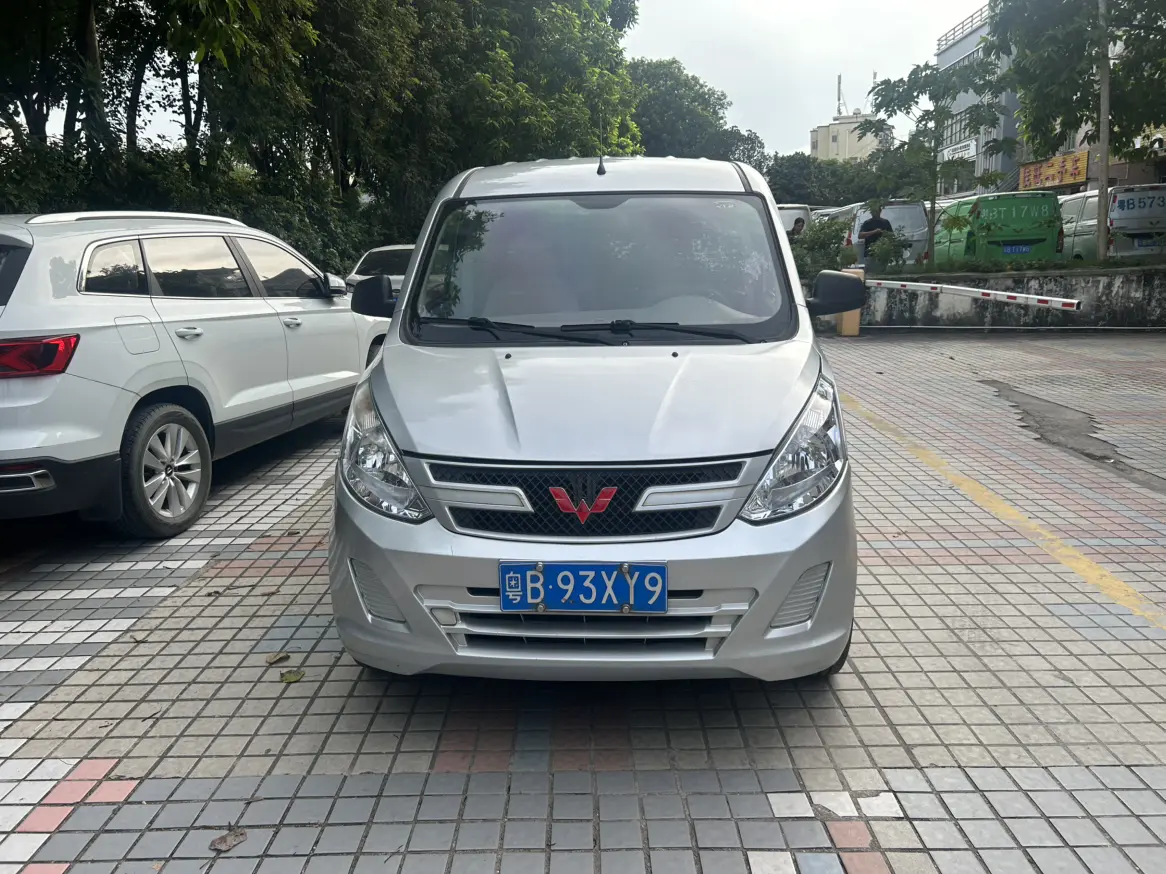 Wuling Rongguang V  из Китая
