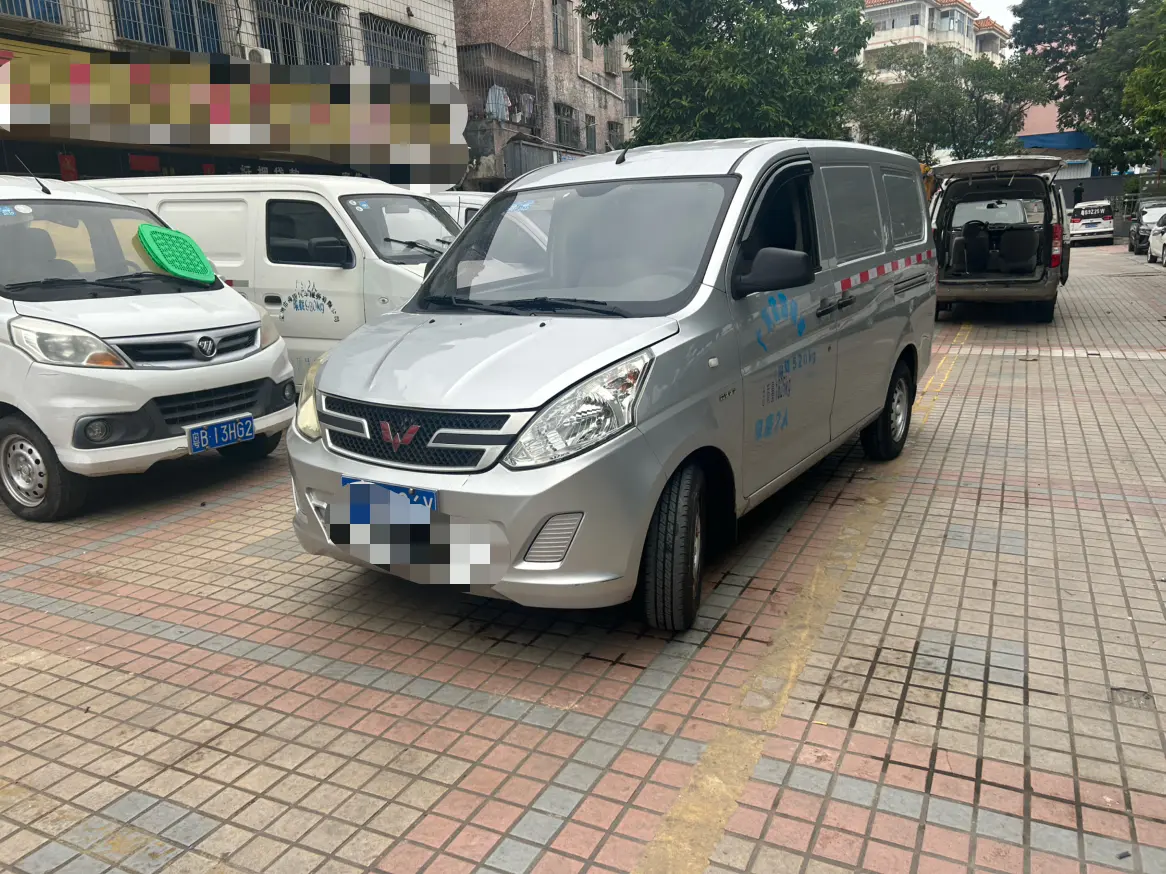 Wuling Rongguang V  из Китая